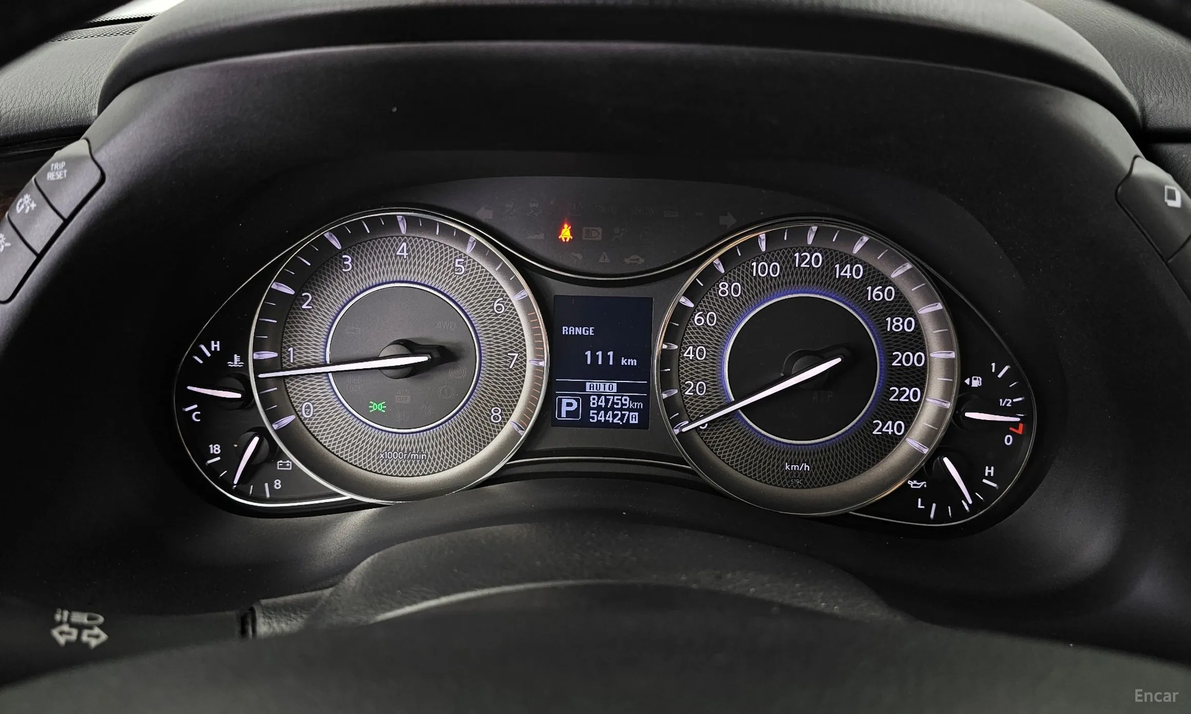 Infiniti QX80 превью 8