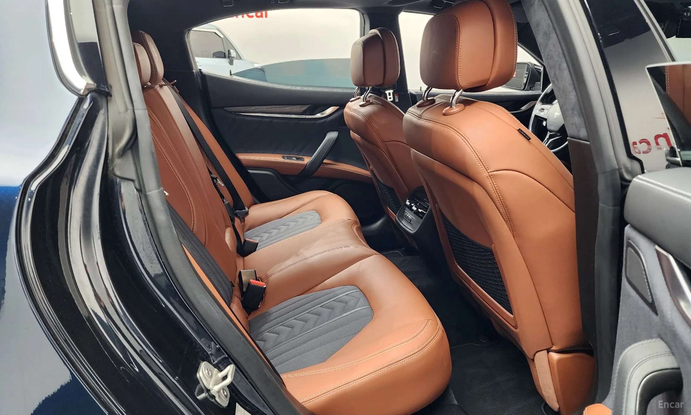 Maserati Ghibli превью 11