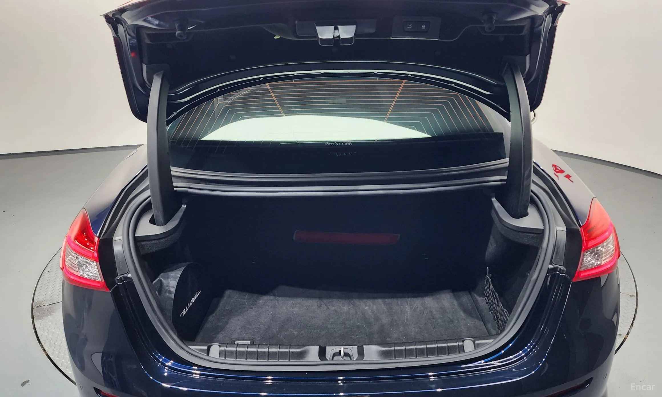 Maserati Ghibli превью 20
