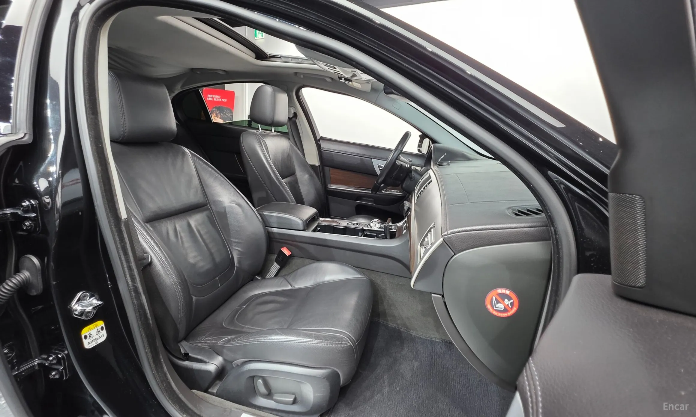 Jaguar New XF превью 10