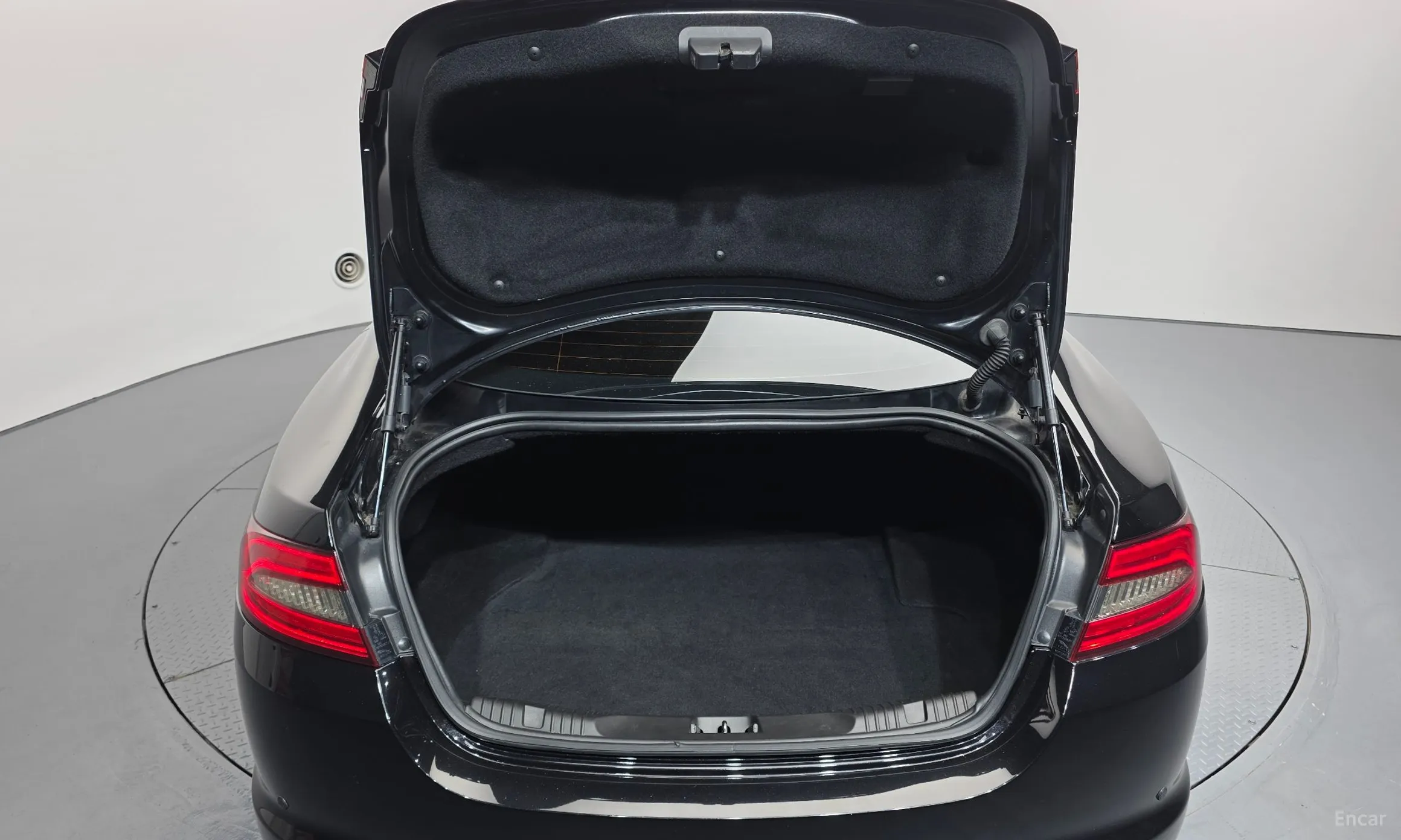 Jaguar New XF превью 20