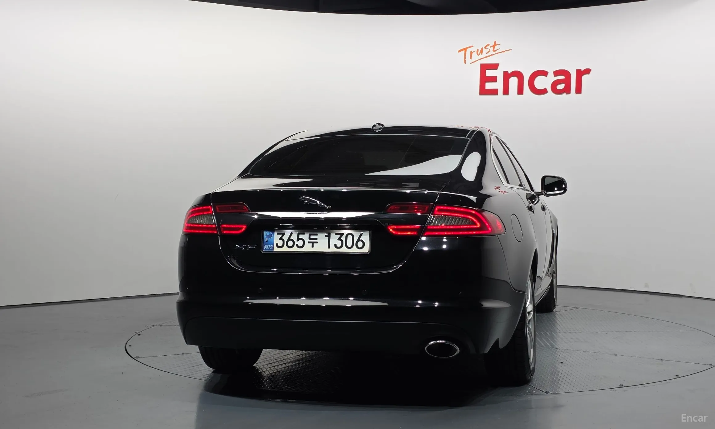 Jaguar New XF превью 4