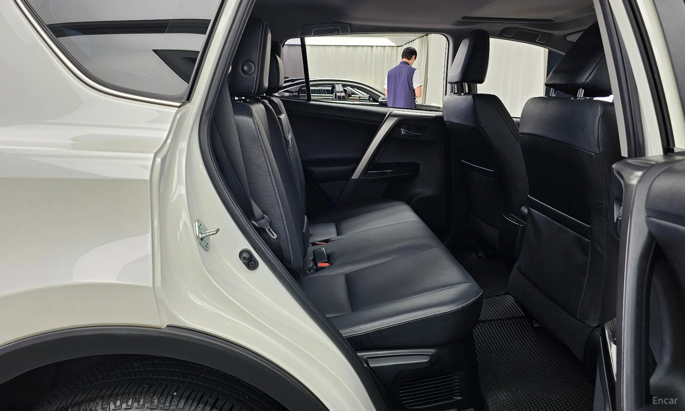 Toyota RAV4 превью 12