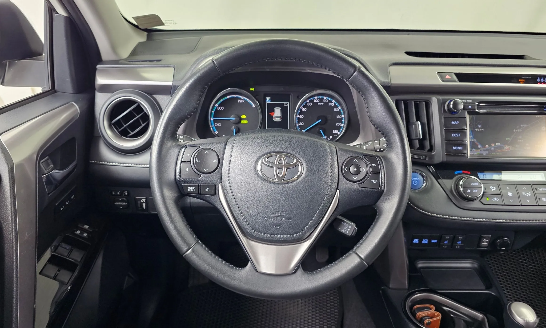 Toyota RAV4 превью 13