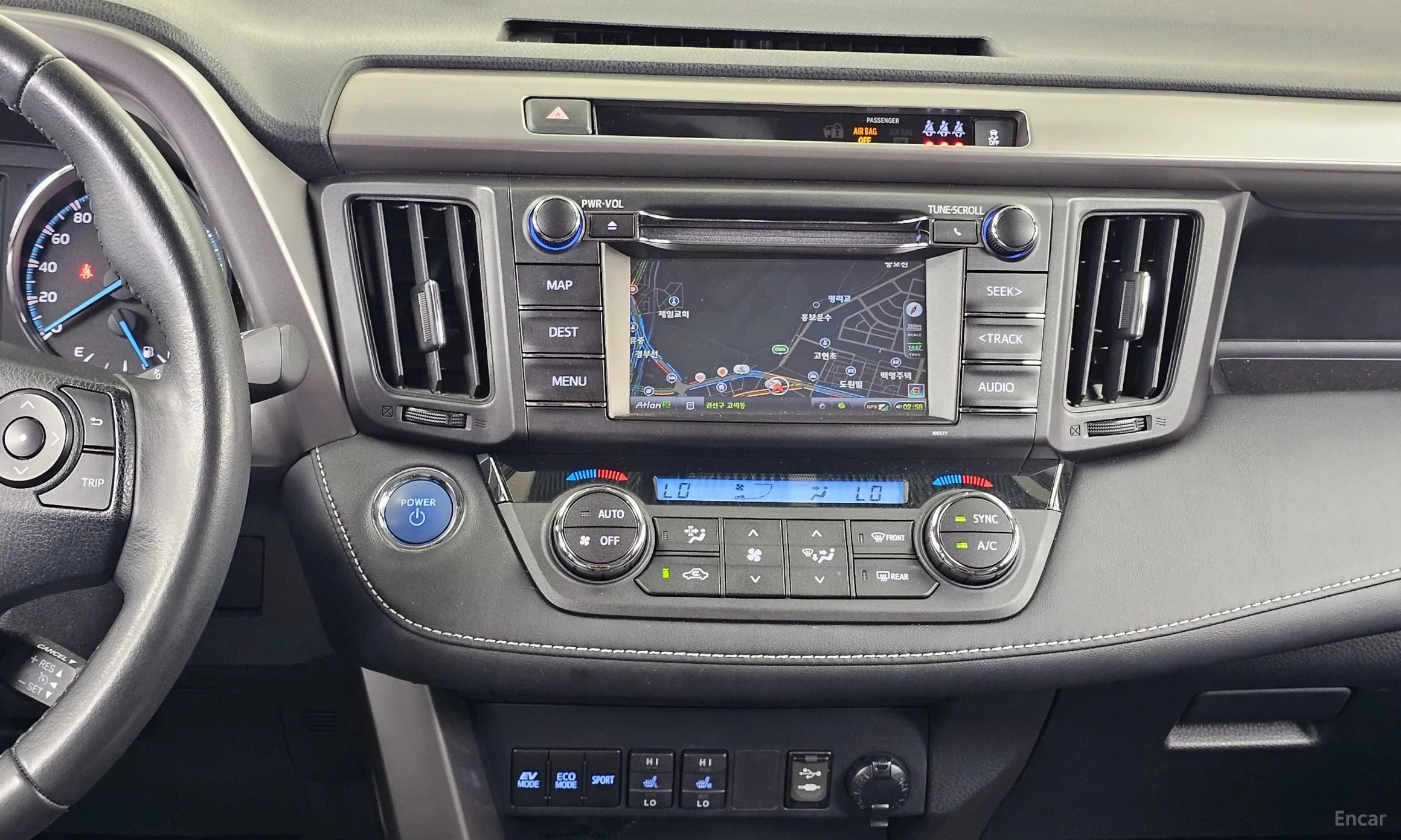 Toyota RAV4 превью 14