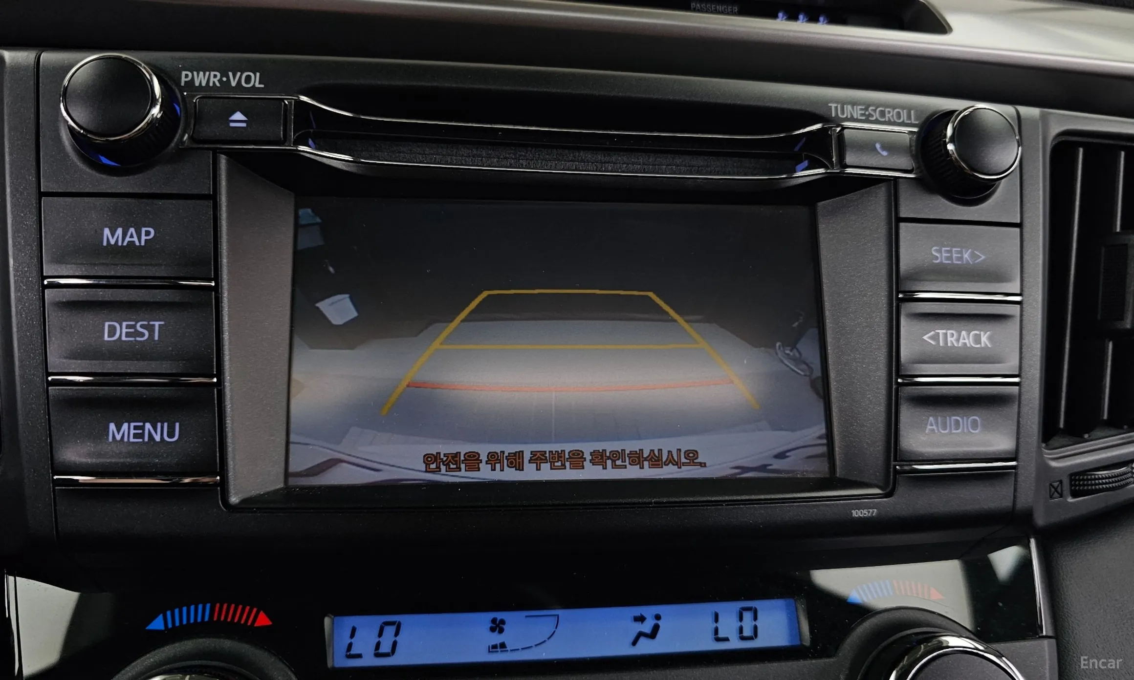 Toyota RAV4 превью 15