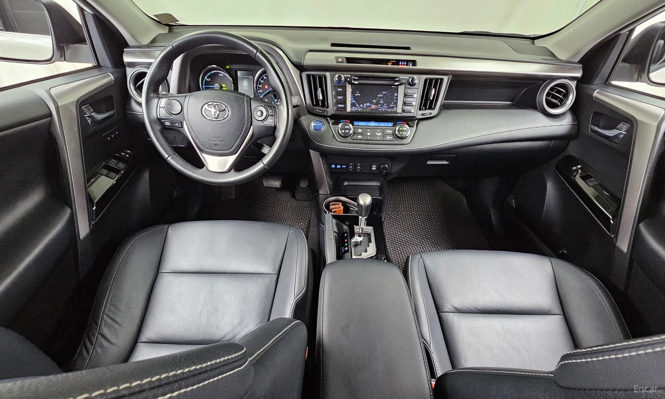 Toyota RAV4 превью 7