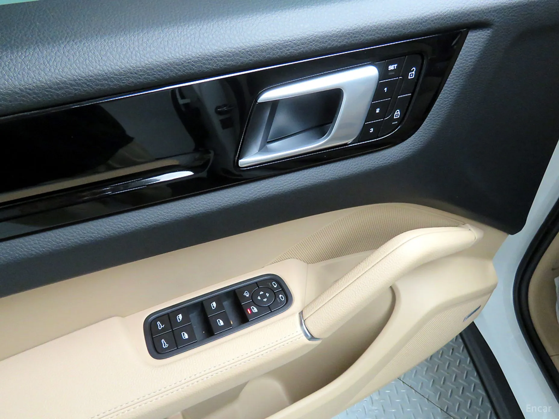 Porsche Cayenne (PO536) превью 15