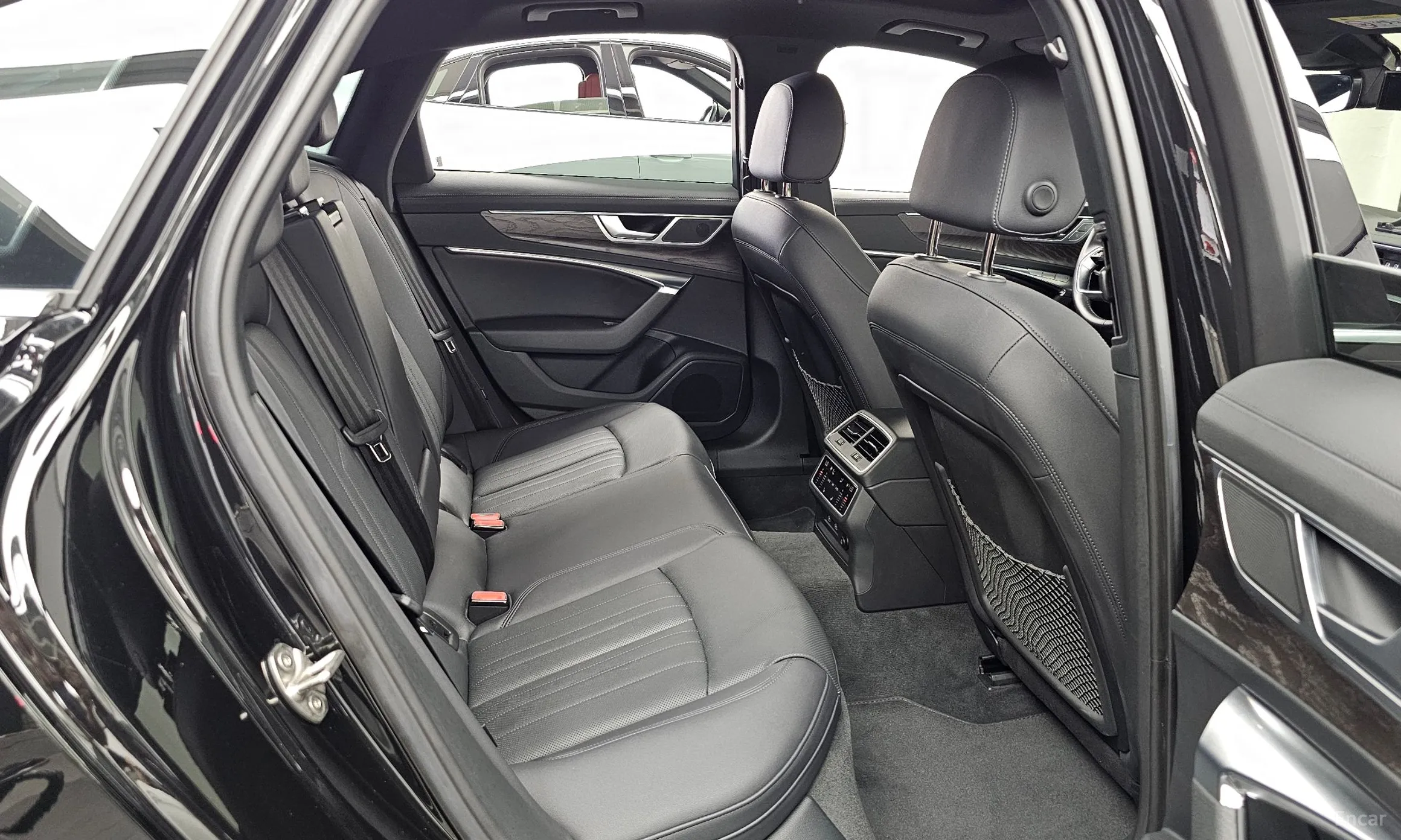 Audi A6 (C8) превью 12
