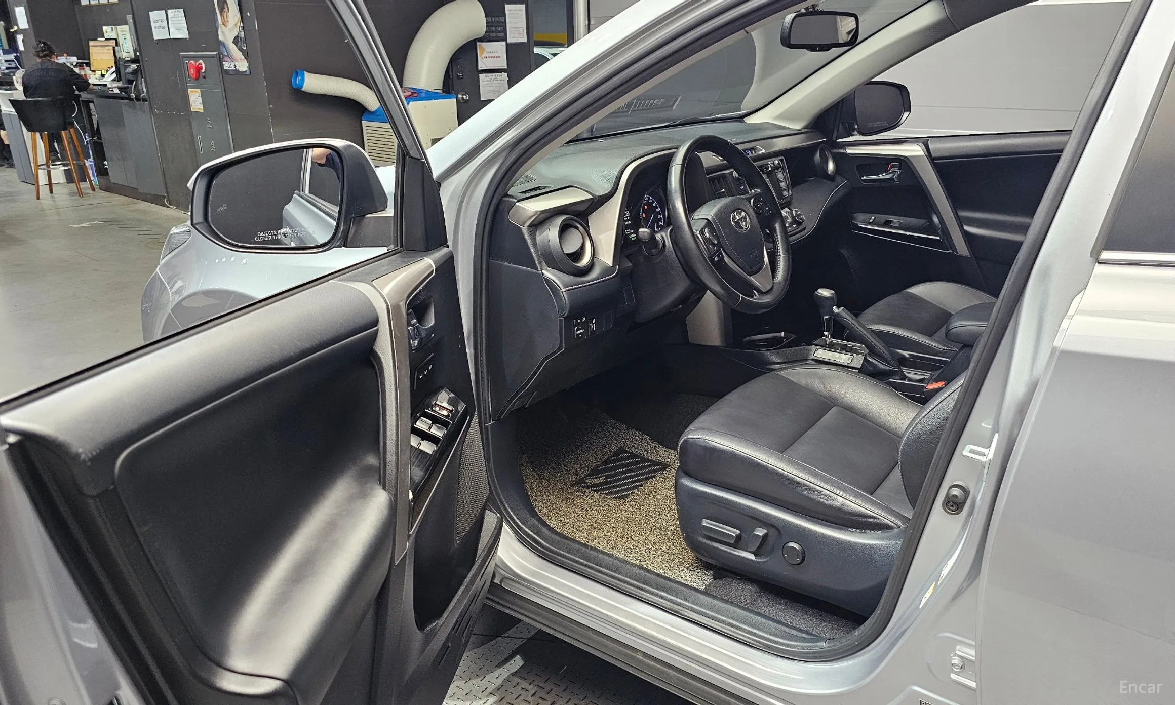 Toyota RAV4 превью 10