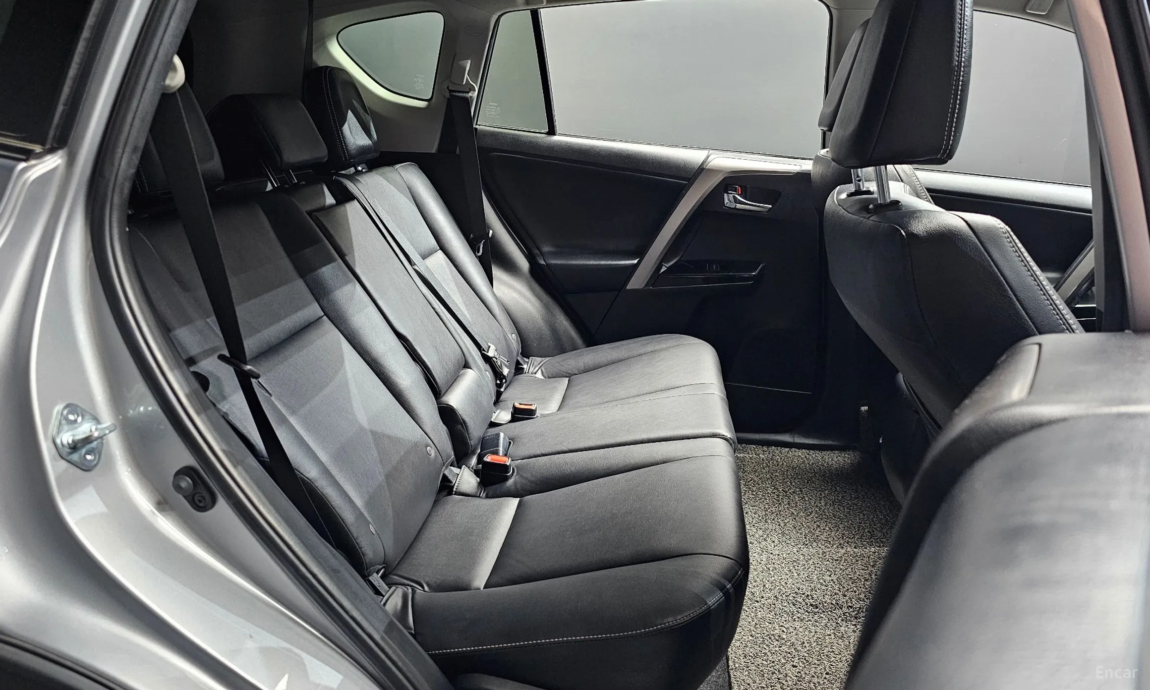 Toyota RAV4 превью 11