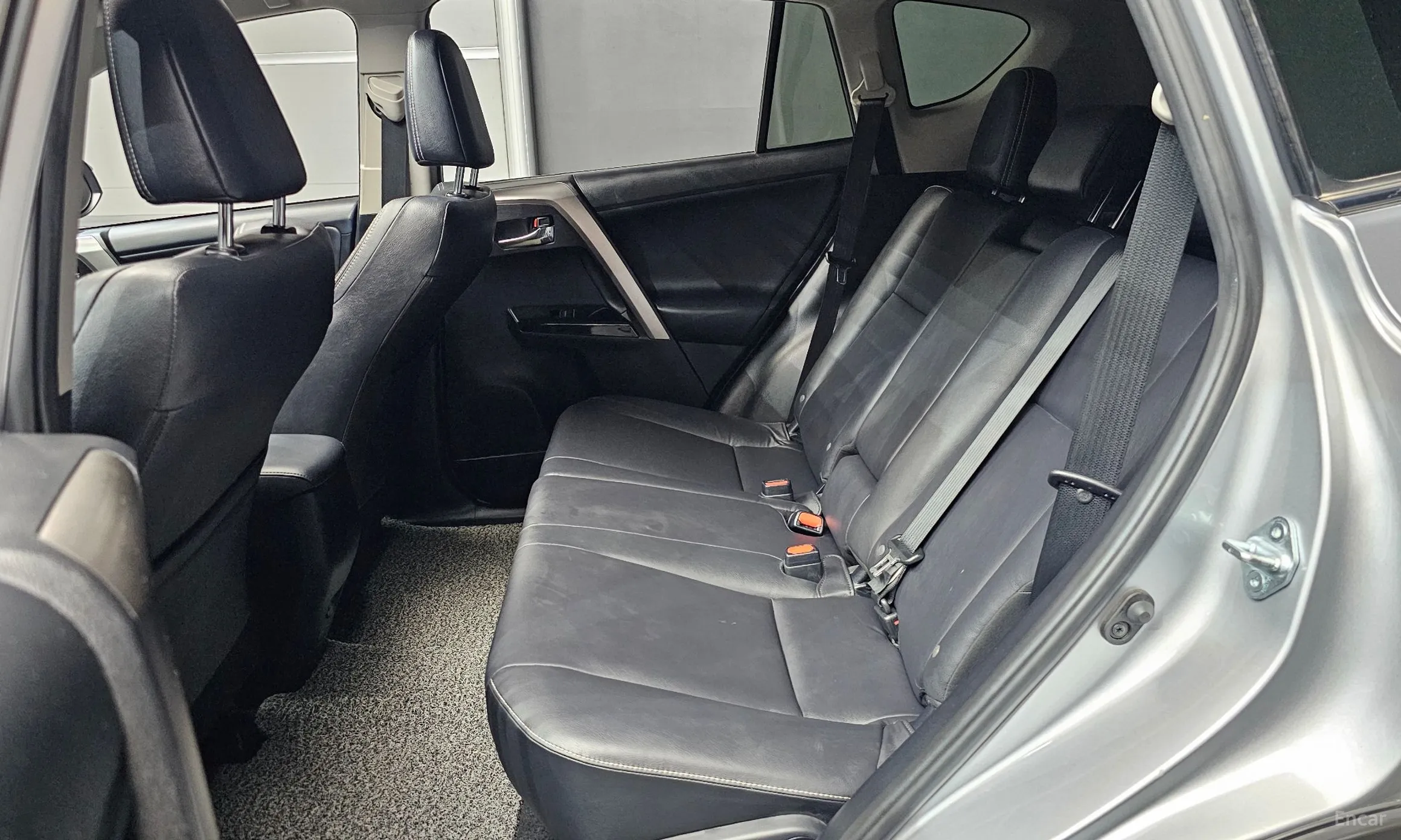 Toyota RAV4 превью 12