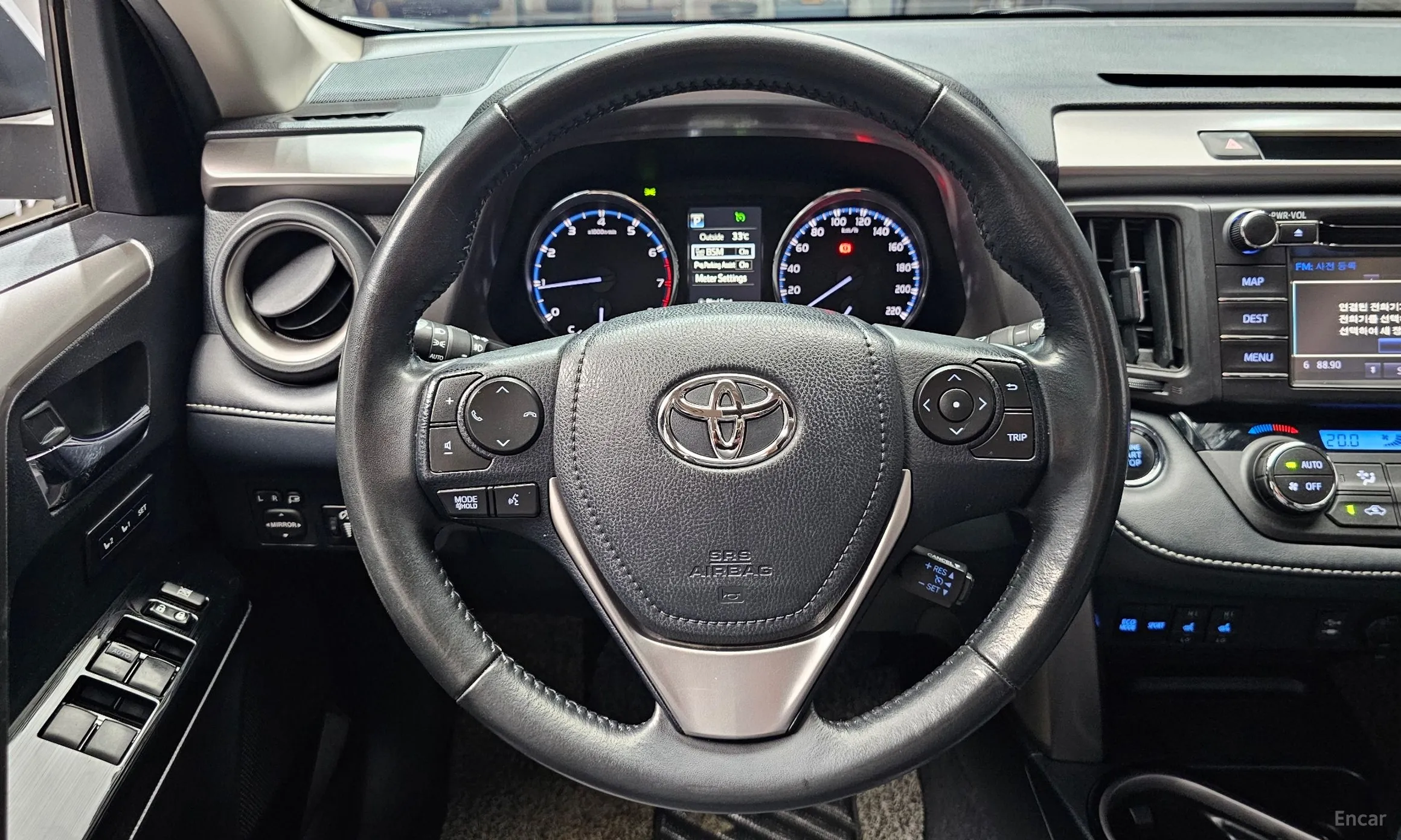 Toyota RAV4 превью 13
