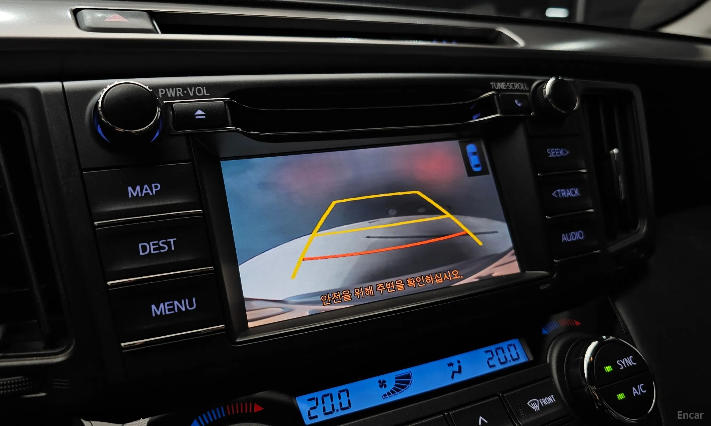 Toyota RAV4 превью 15