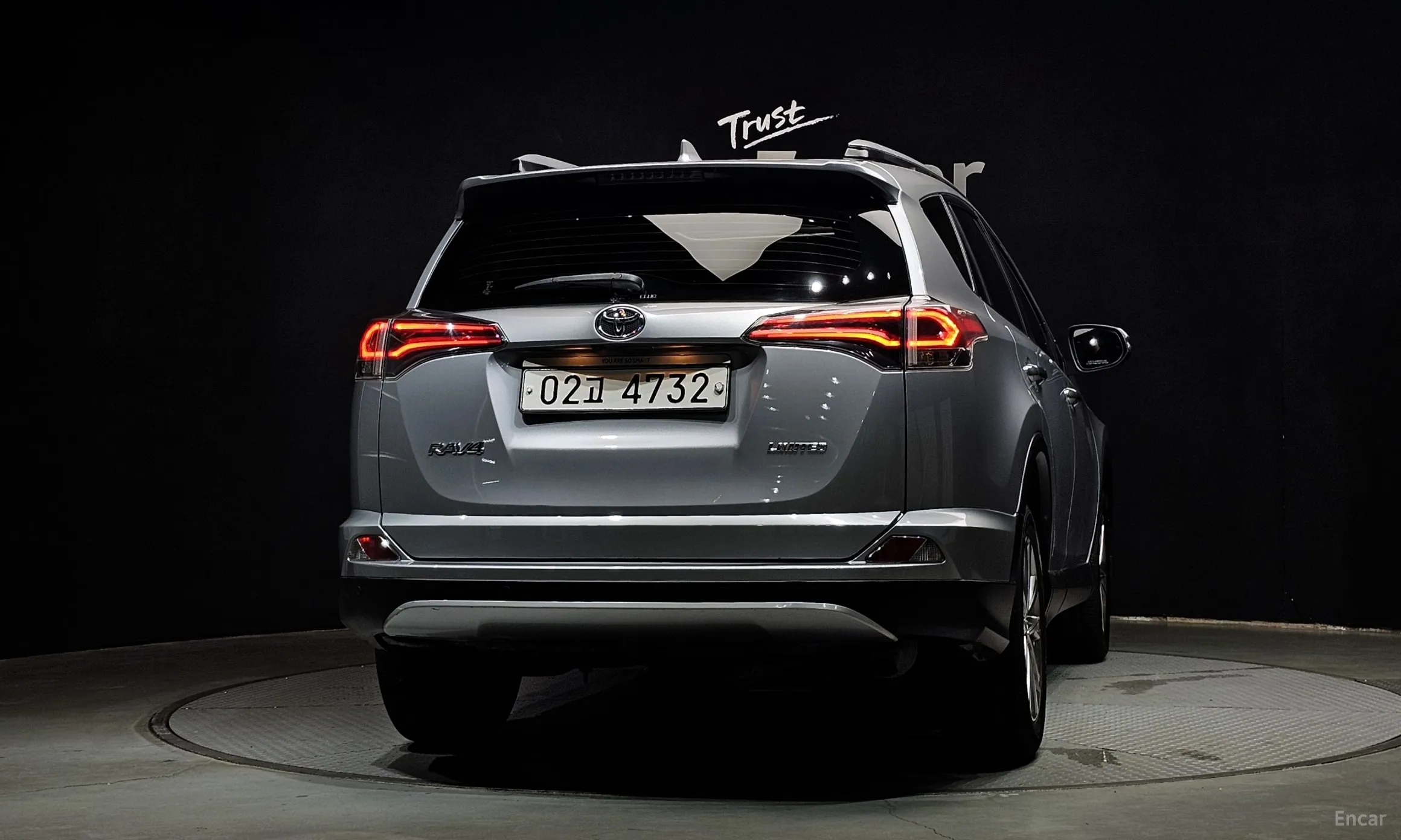 Toyota RAV4 превью 4