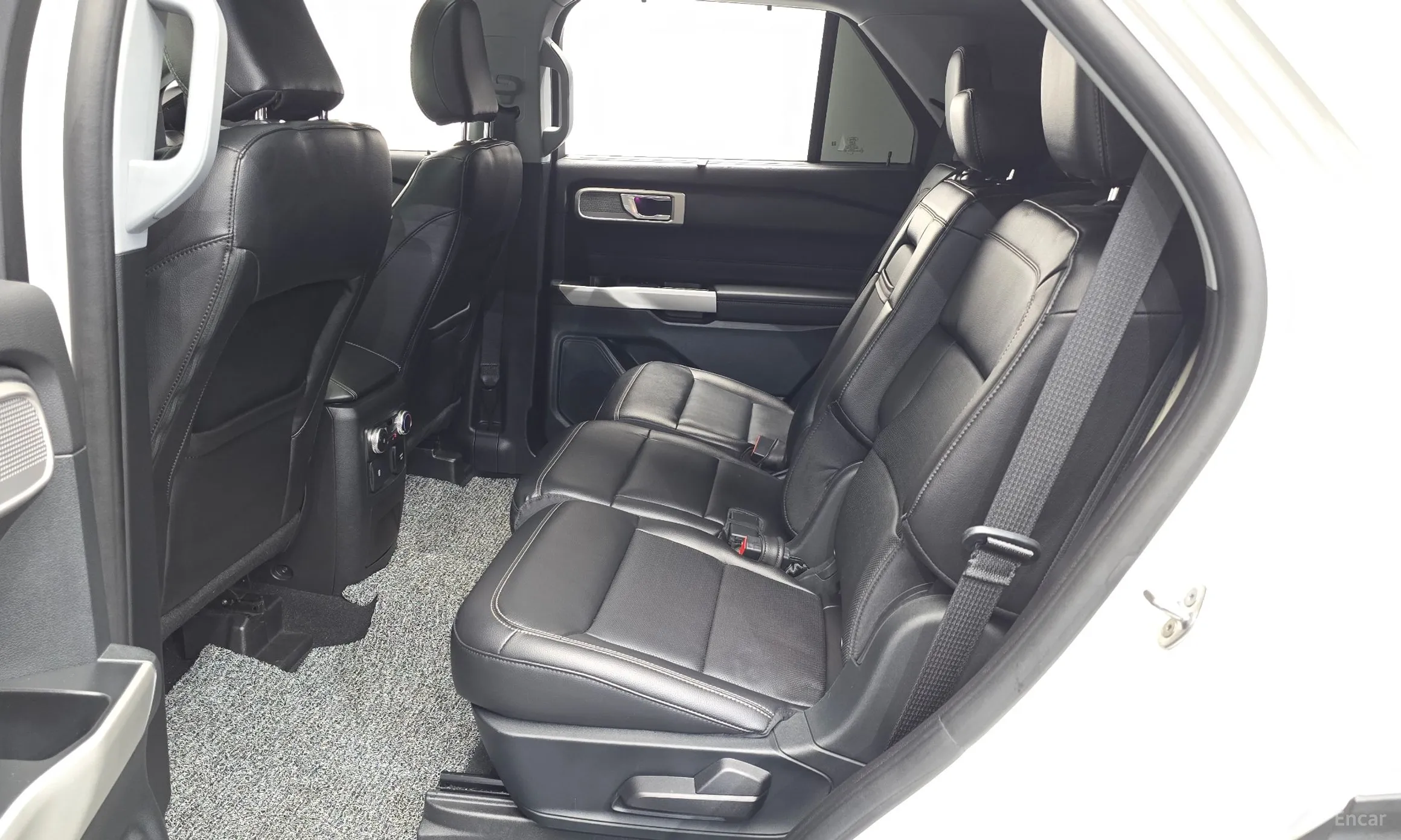 Ford Explorer 6th Generation превью 11