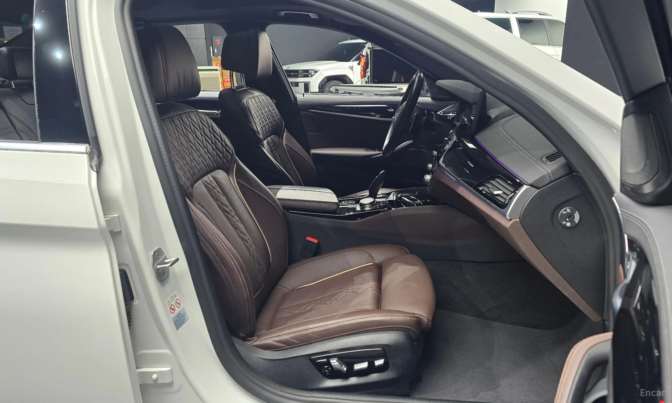 BMW 5 Series (G30) превью 10