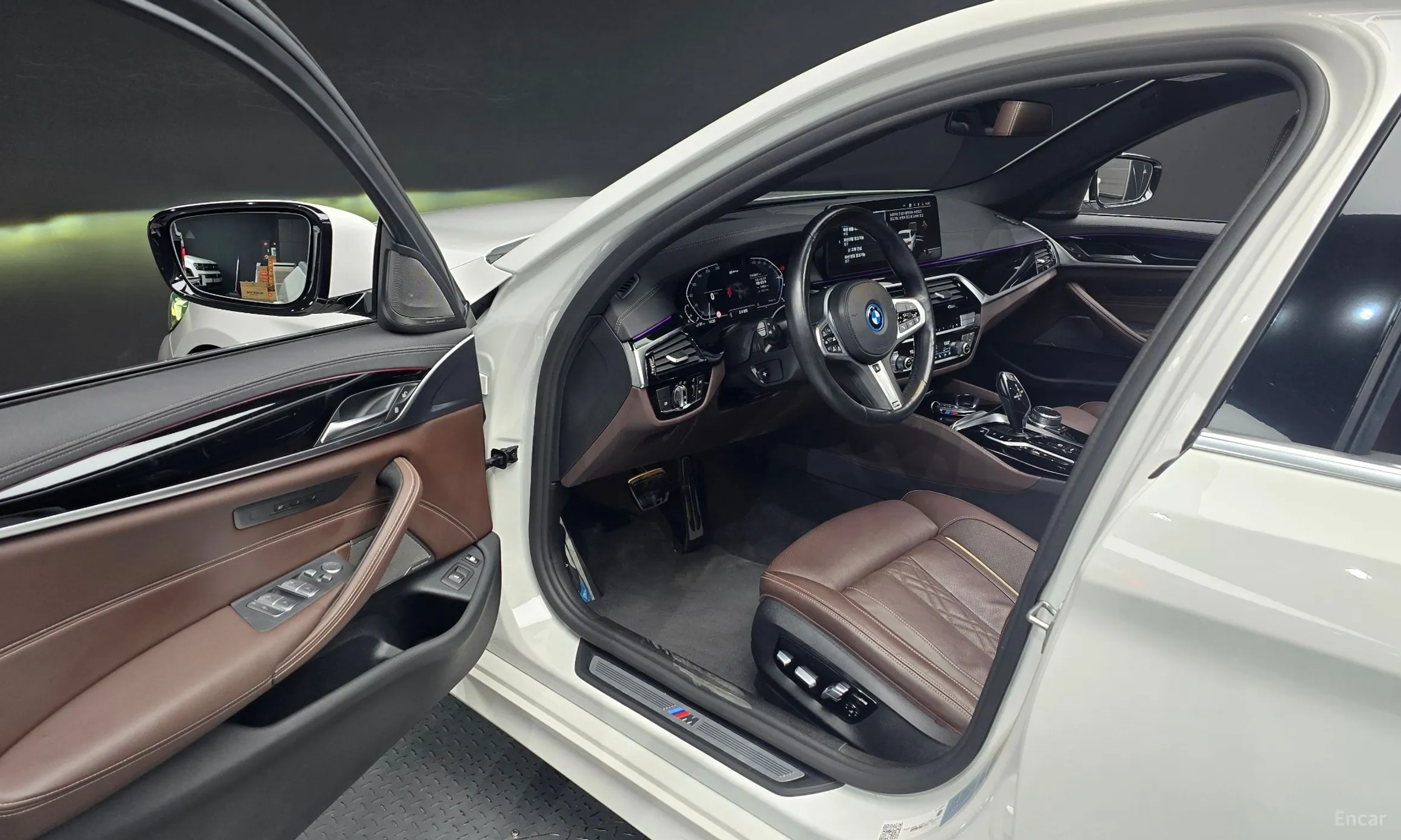 BMW 5 Series (G30) превью 11