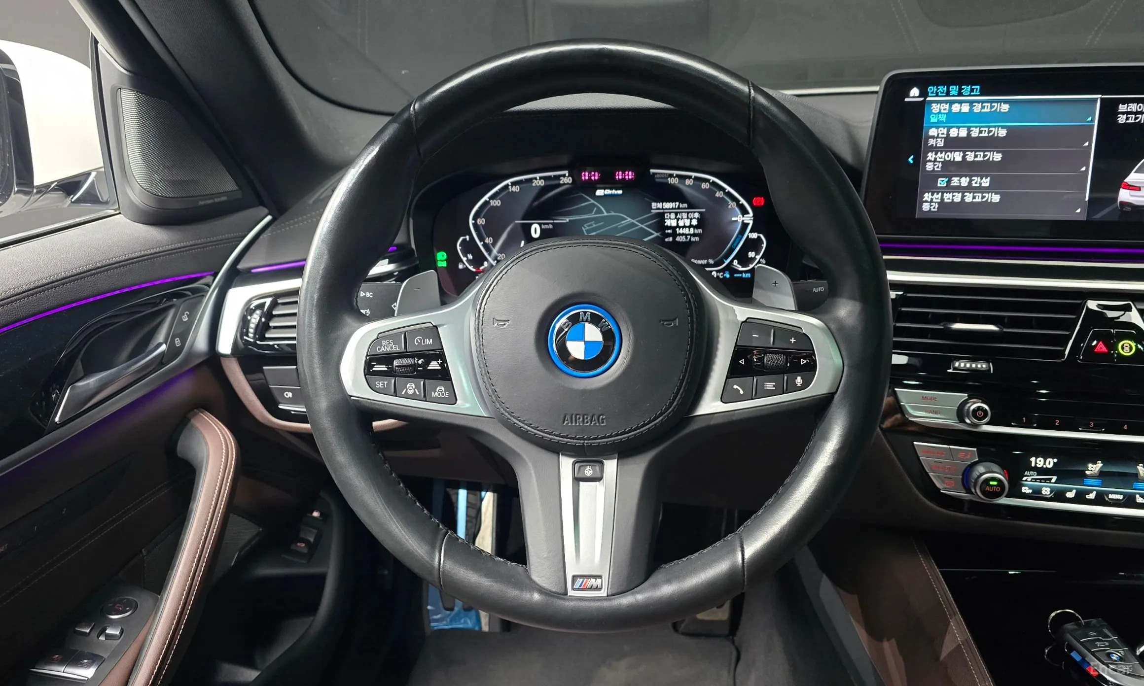 BMW 5 Series (G30) превью 13