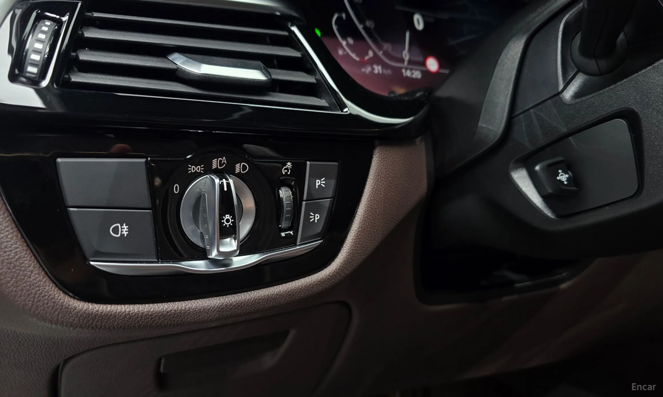 BMW 5 Series (G30) превью 14
