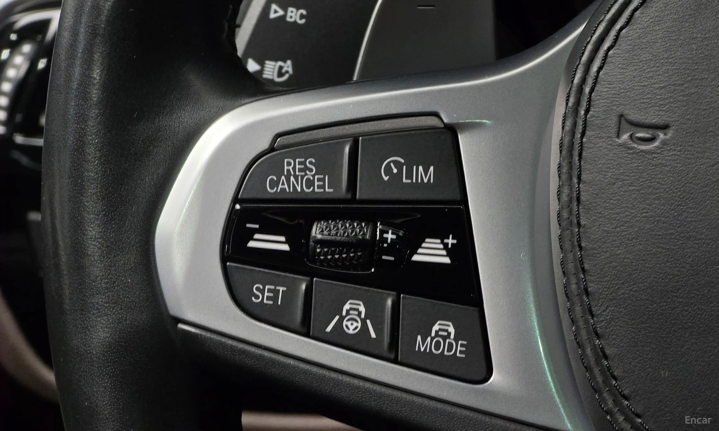 BMW 5 Series (G30) превью 18