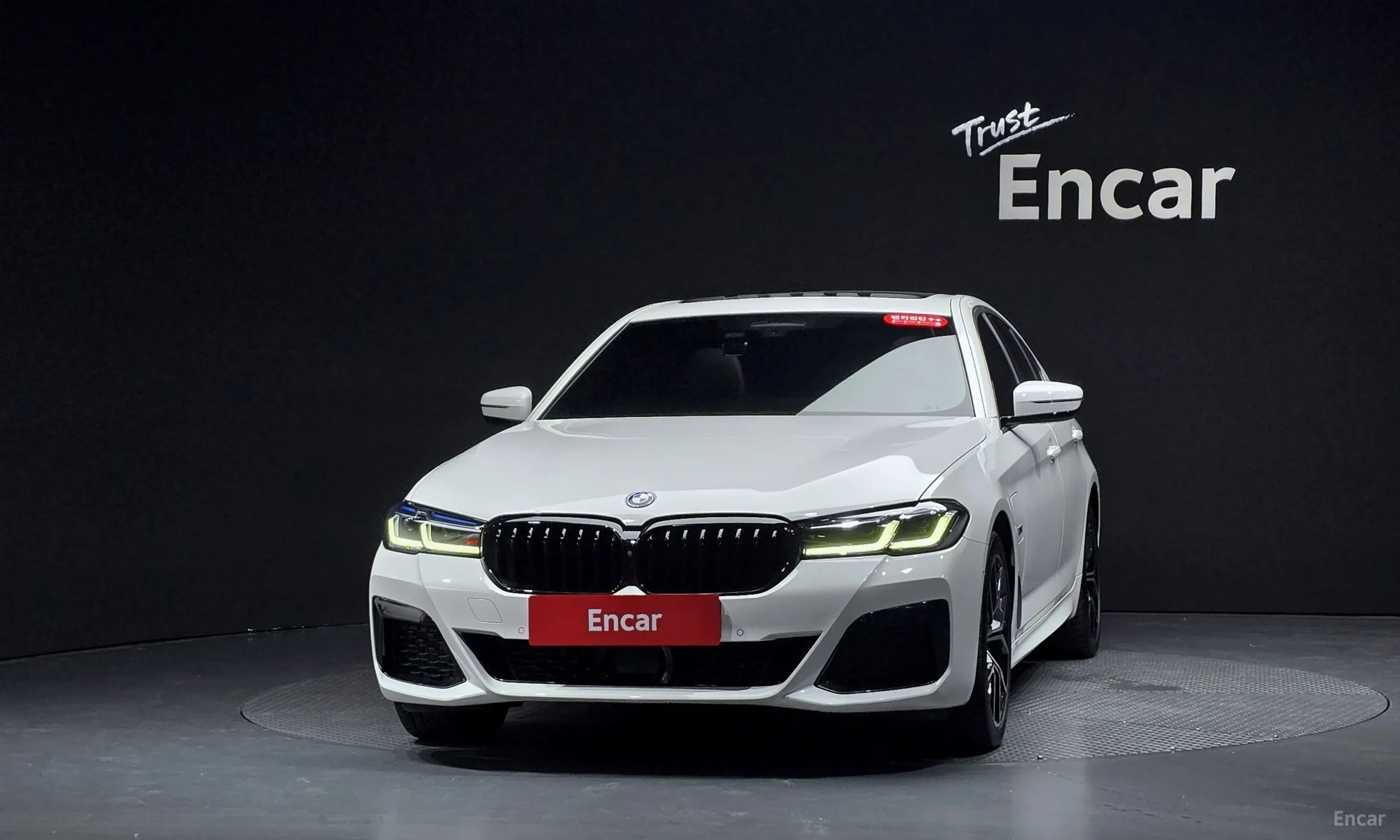BMW 5 Series (G30) превью 3