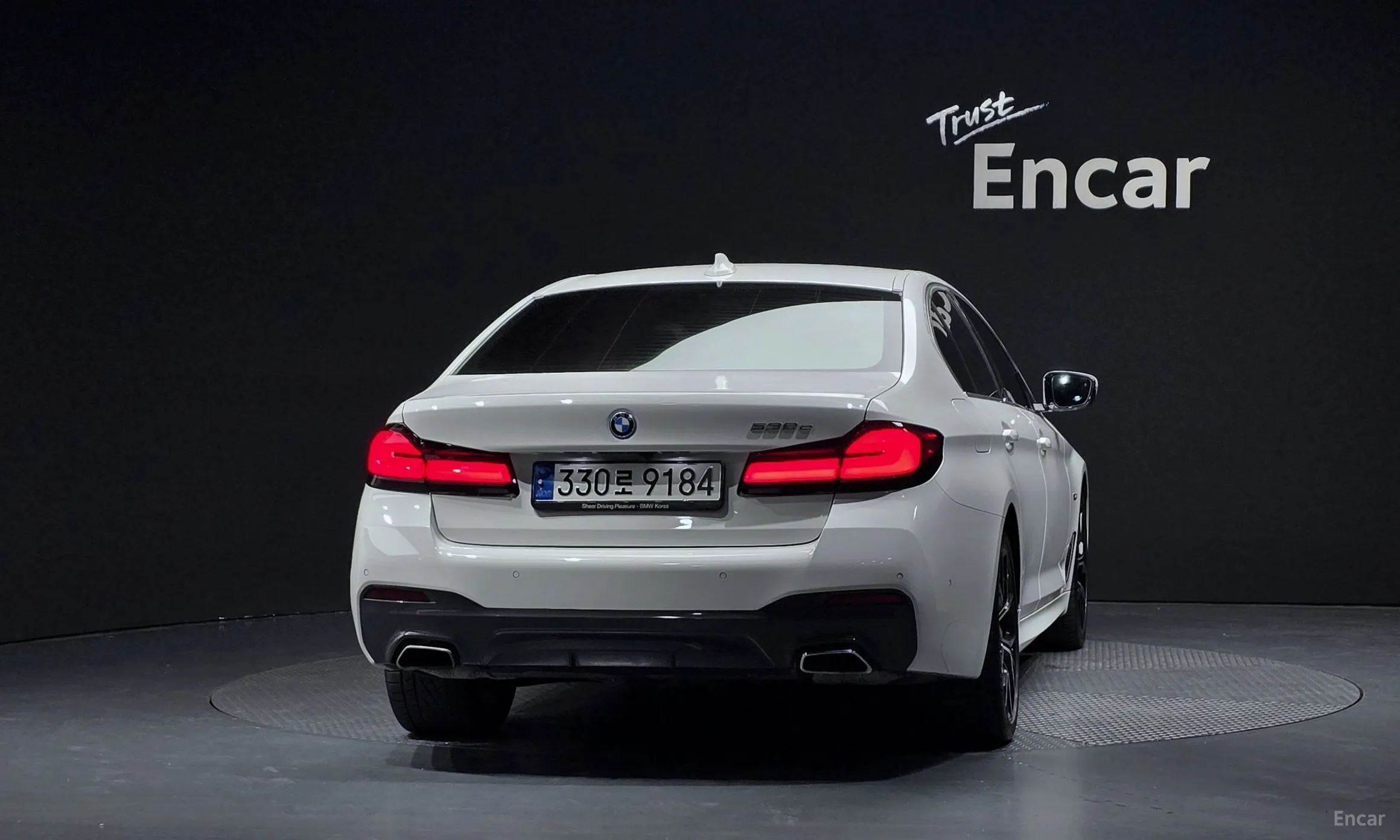 BMW 5 Series (G30) превью 4