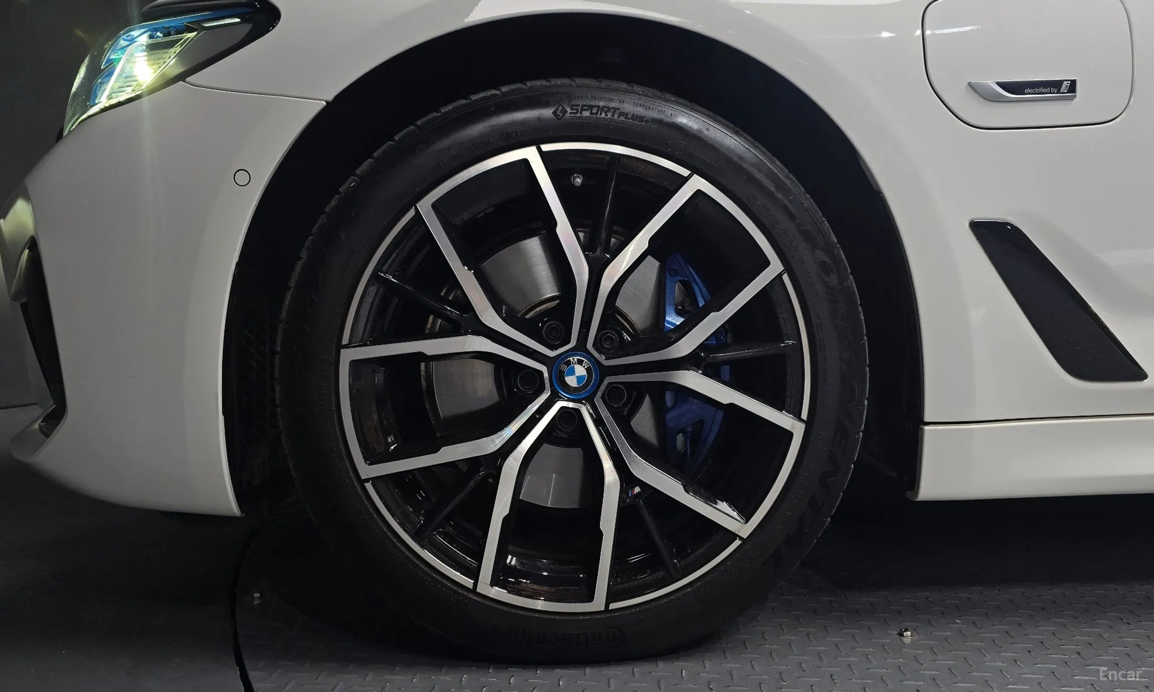 BMW 5 Series (G30) превью 5