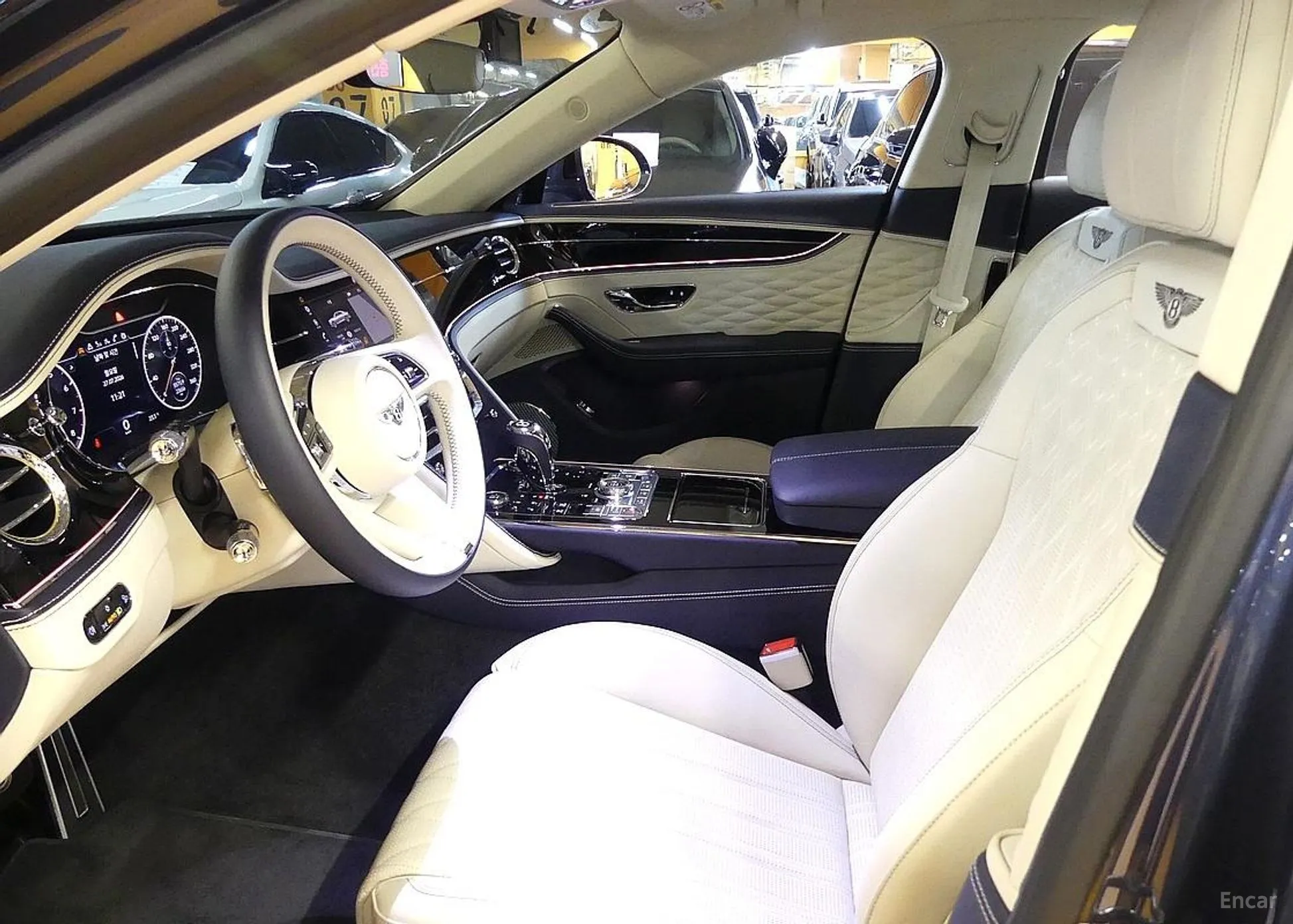 Bentley Flying Spur 3rd Generation превью 10