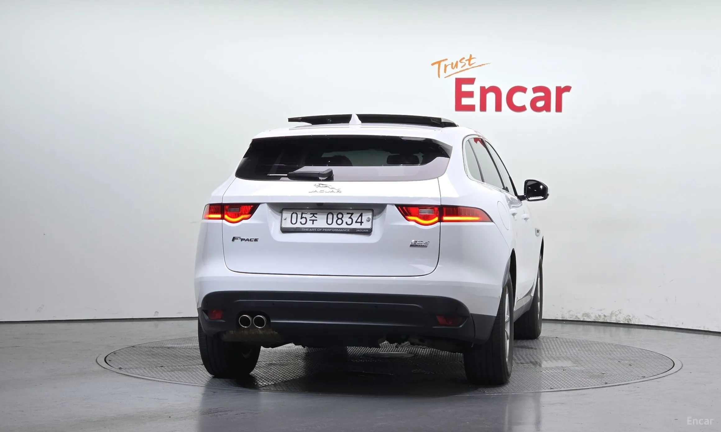 Jaguar F-PACE превью 4