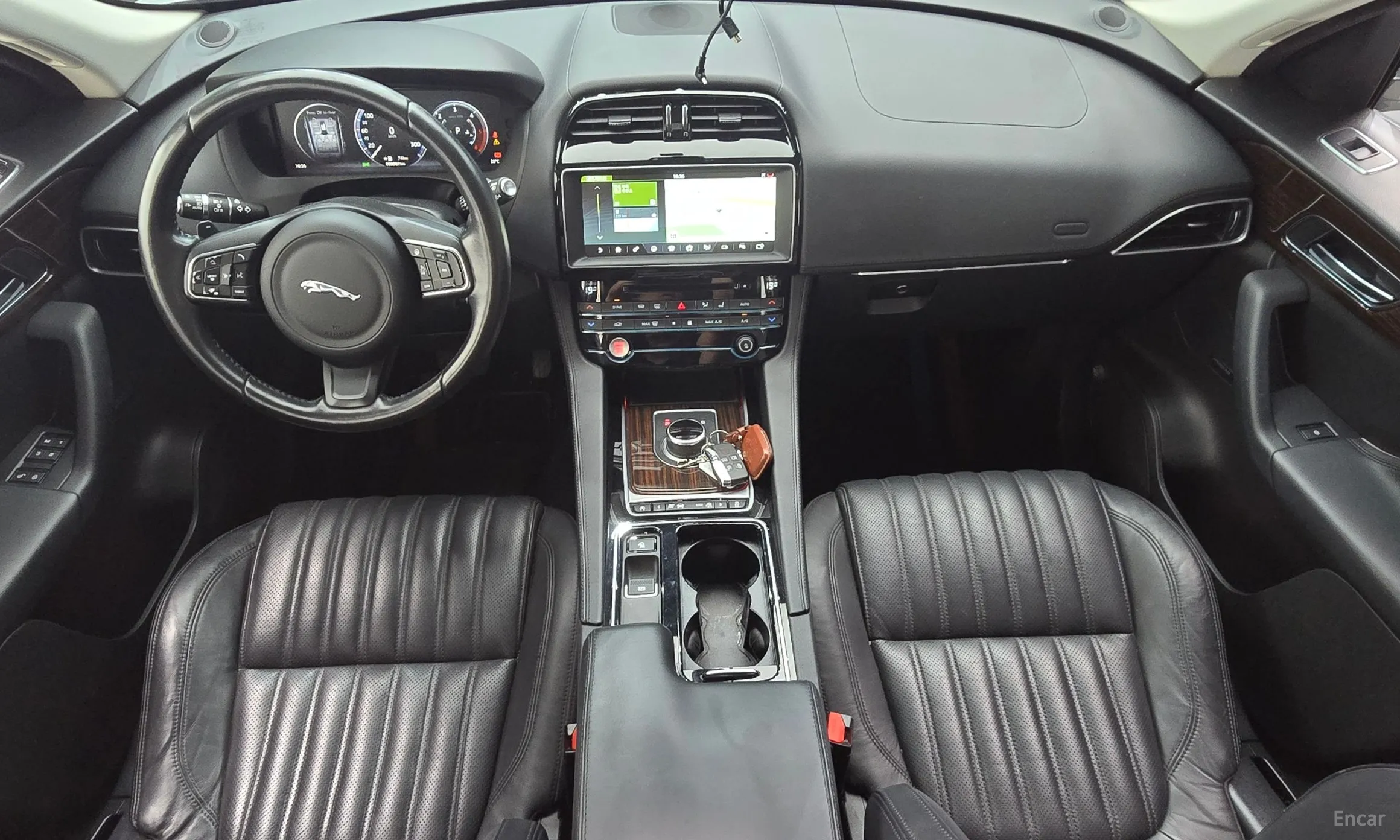 Jaguar F-PACE превью 7