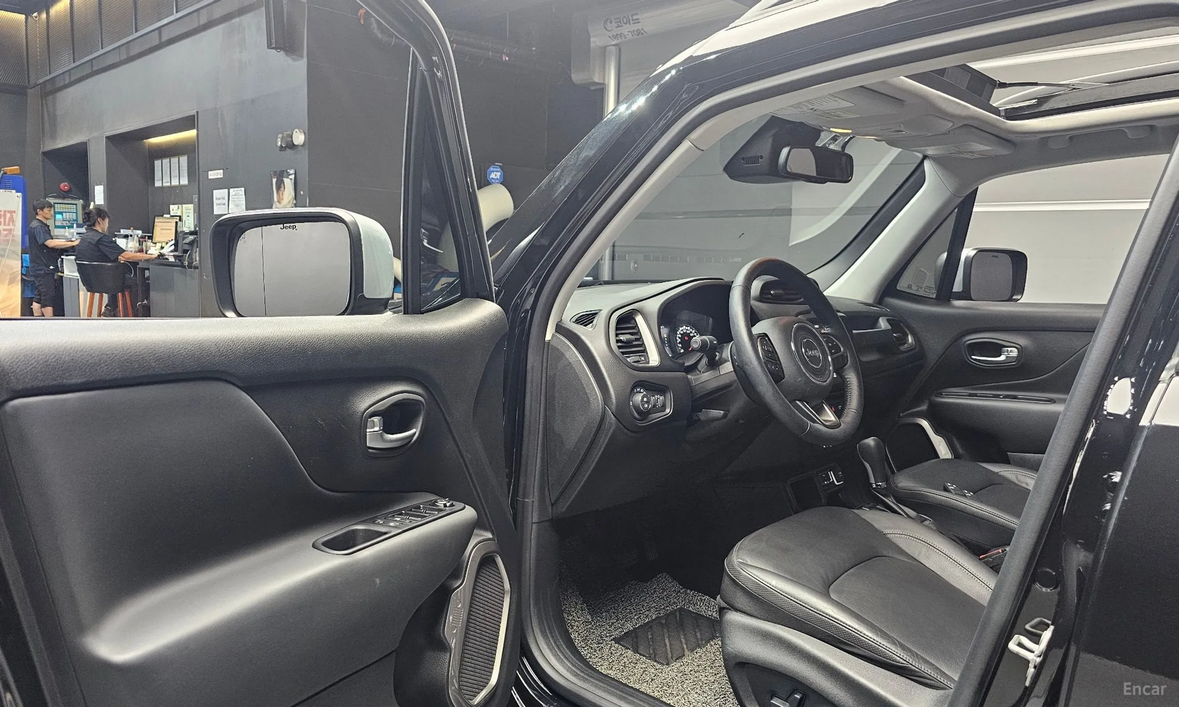 Jeep Renegade превью 10