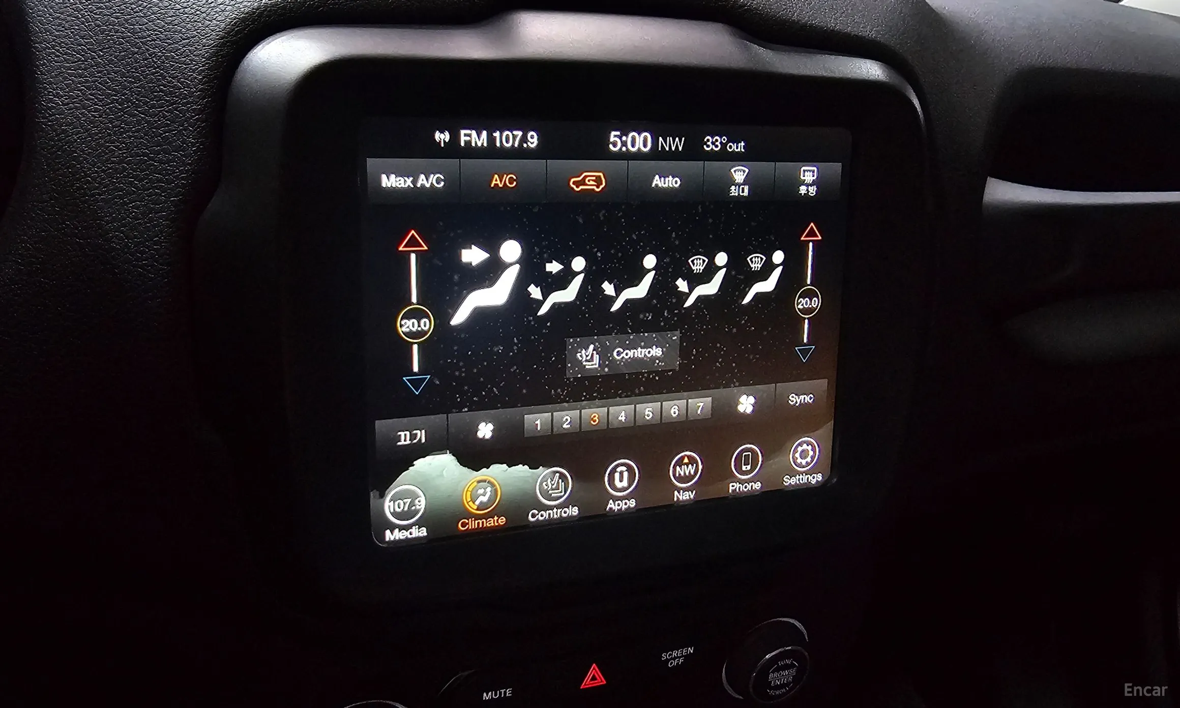 Jeep Renegade превью 16