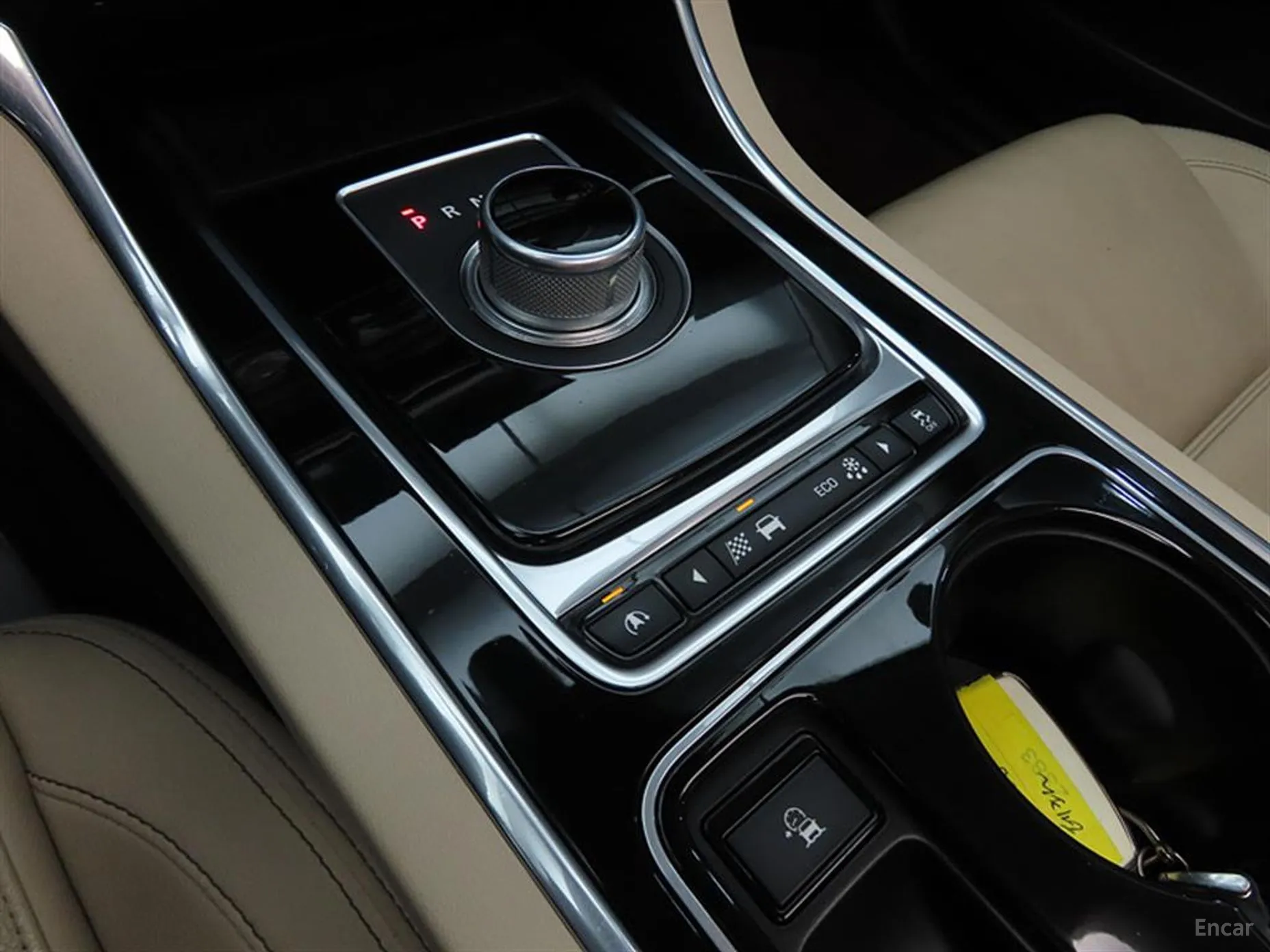 Jaguar XE превью 11