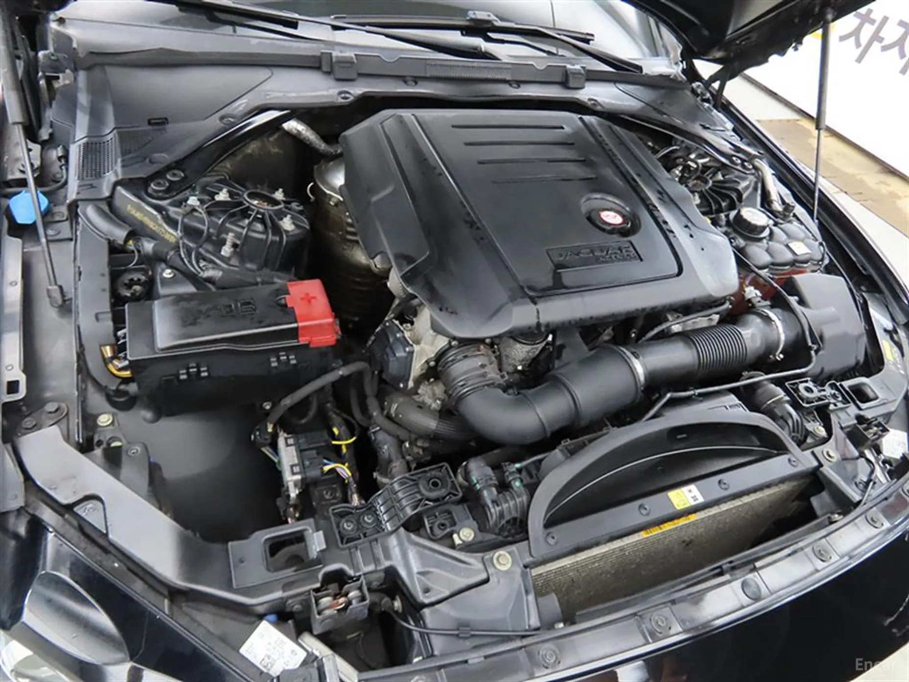 Jaguar XE превью 19