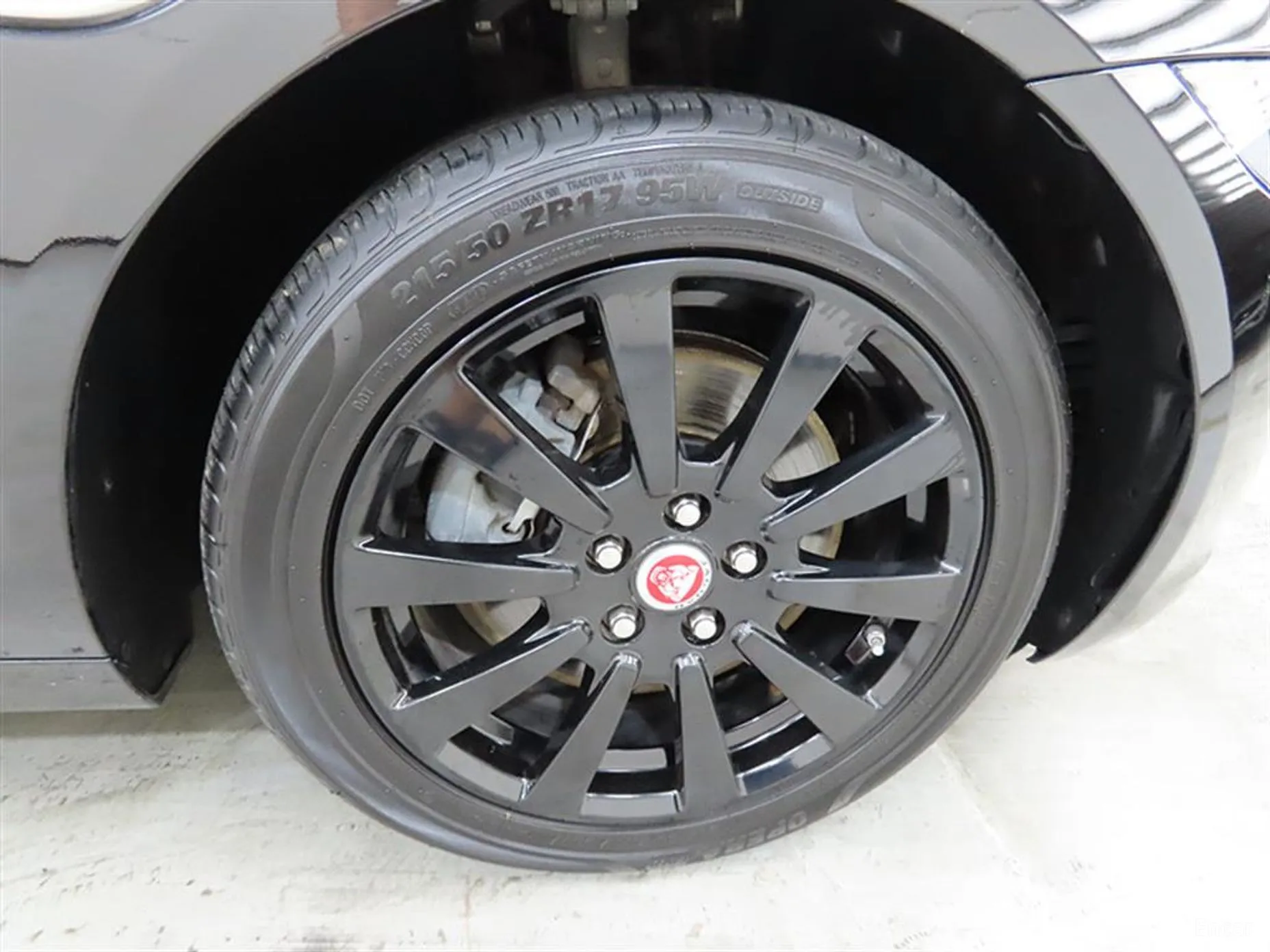 Jaguar XE превью 20