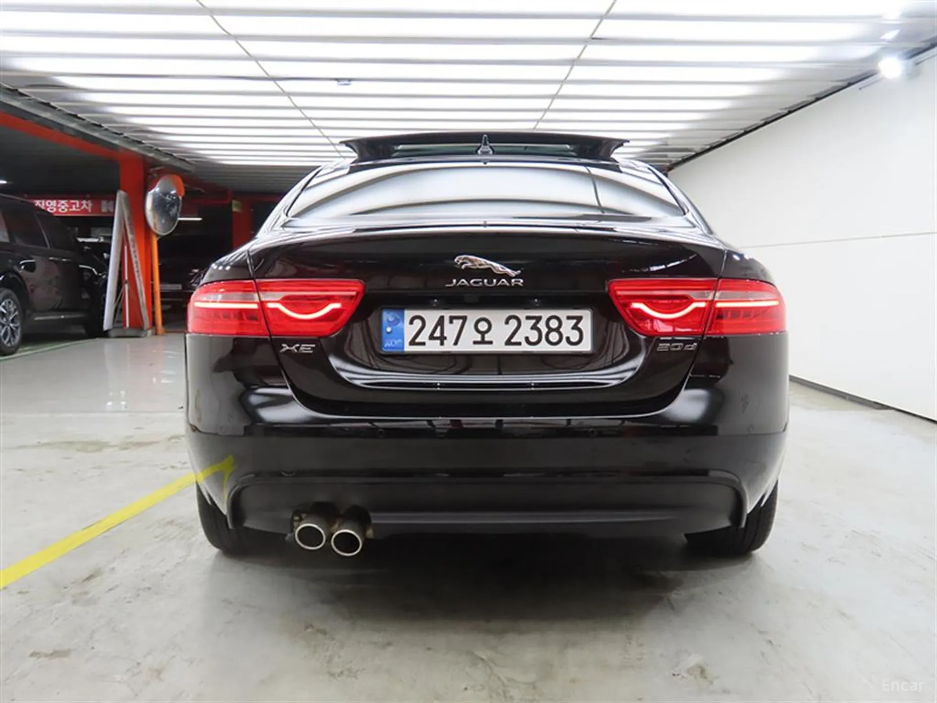 Jaguar XE превью 3