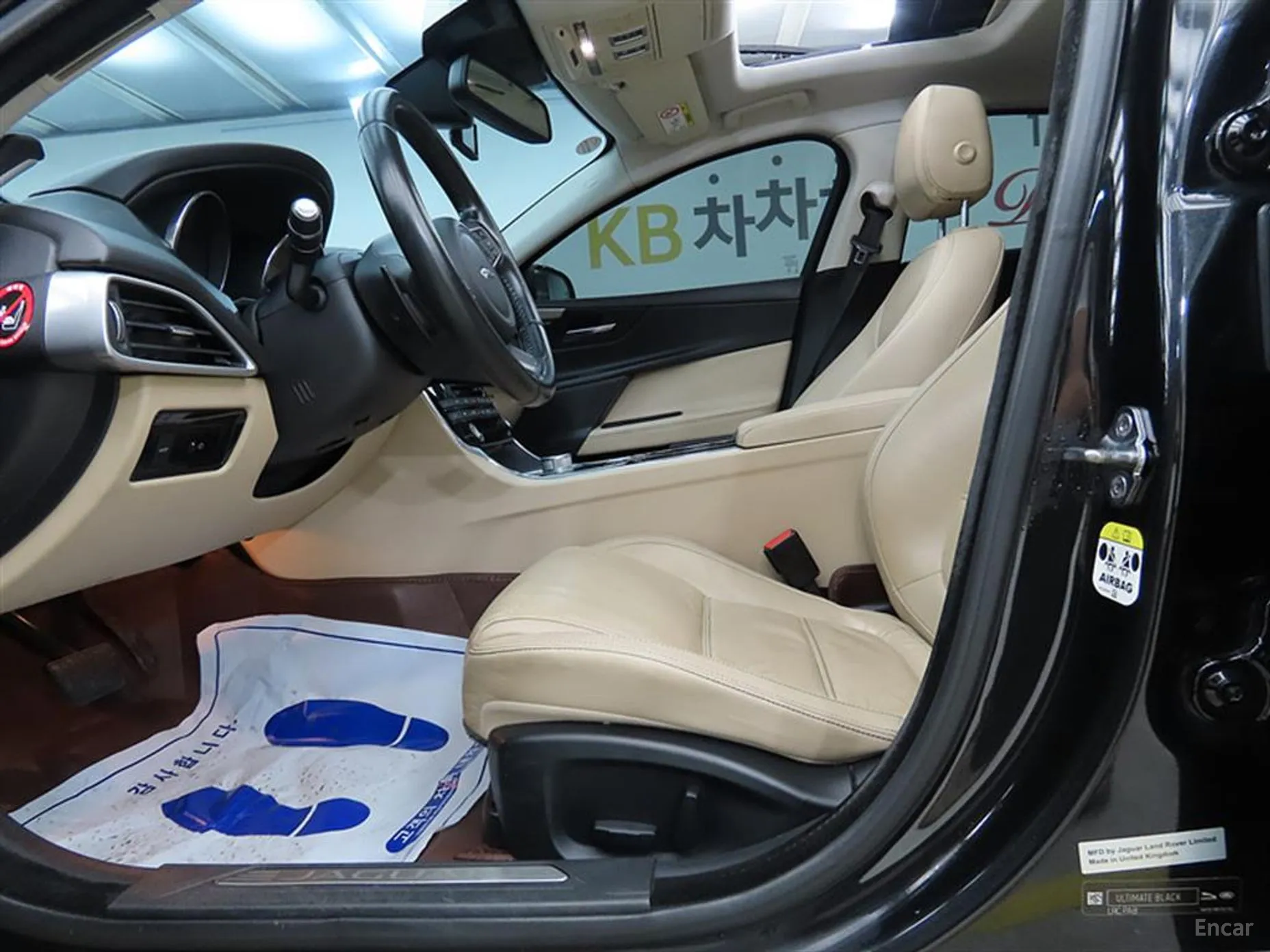 Jaguar XE превью 5