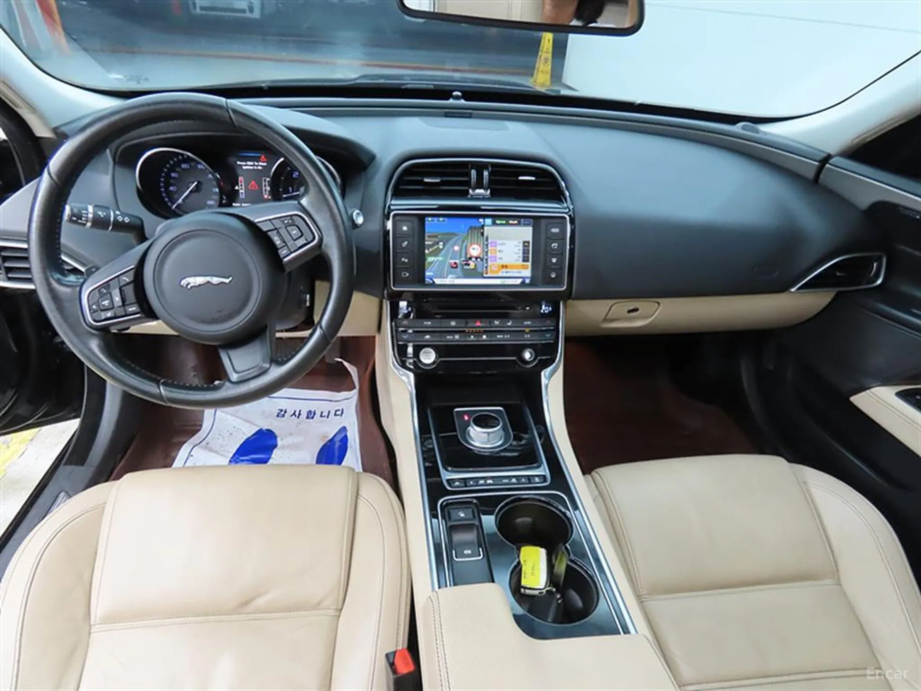 Jaguar XE превью 7