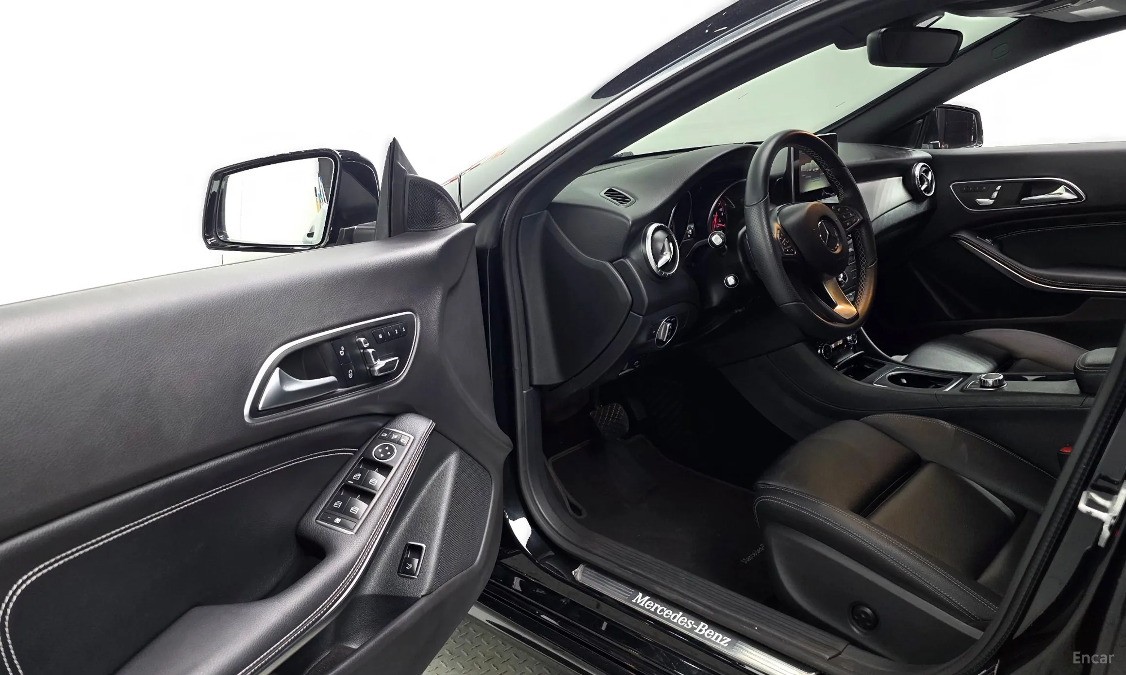 Mercedes Benz CLA-Class C117 превью 10