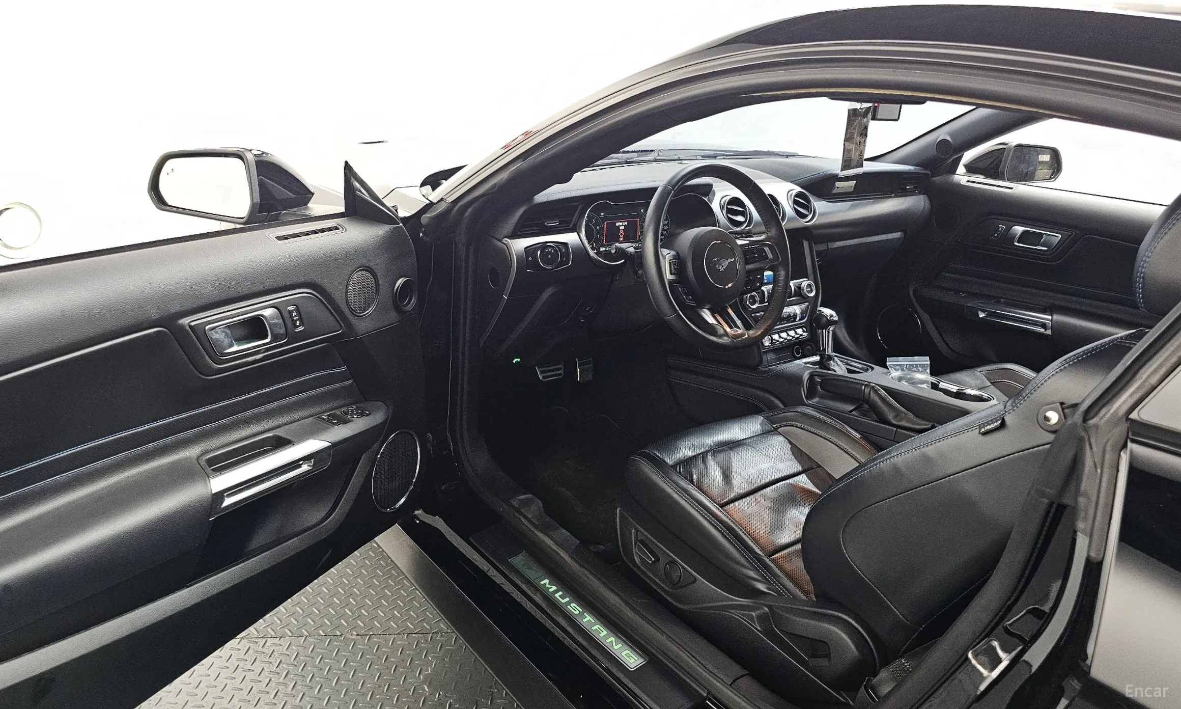 Ford Mustang превью 10