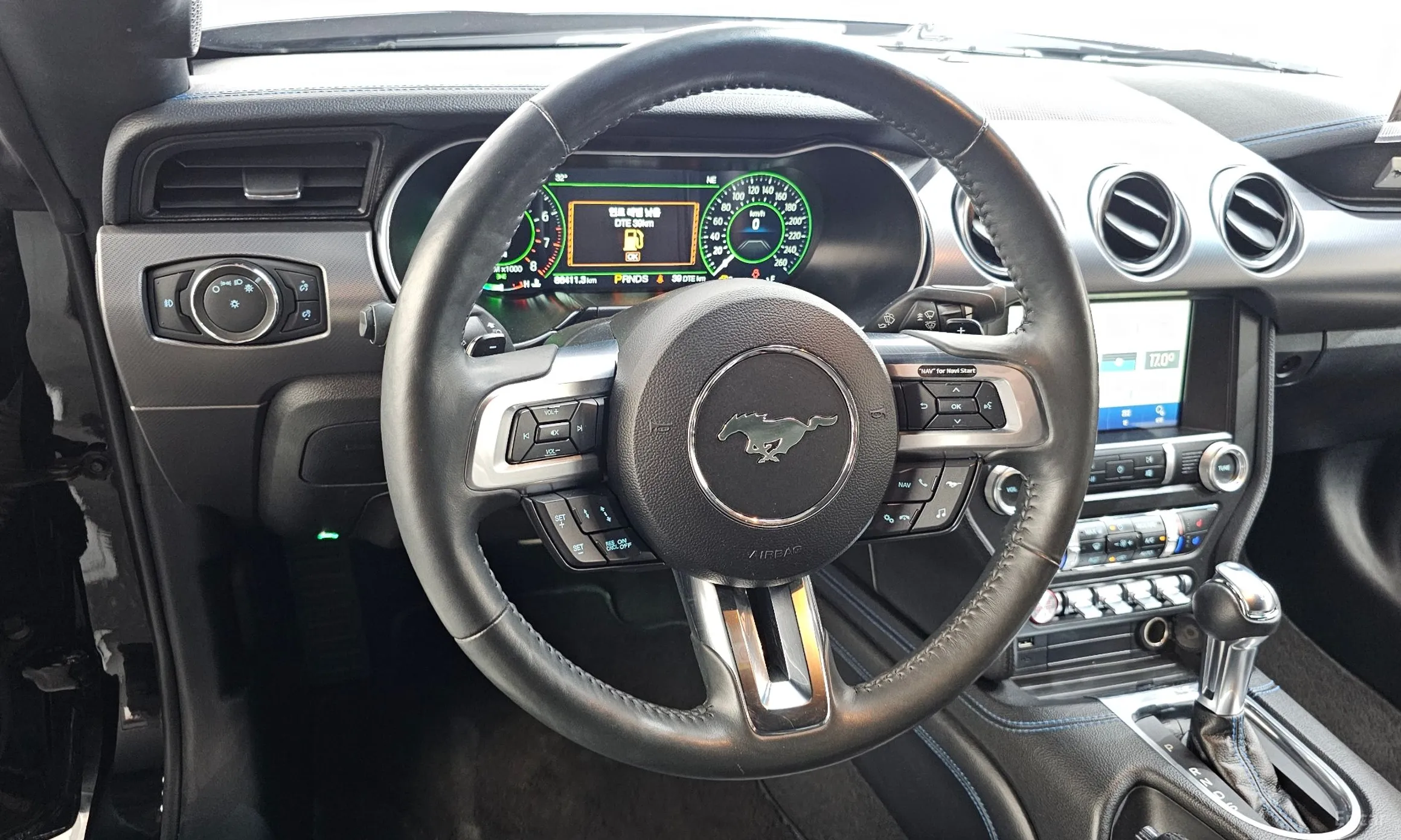 Ford Mustang превью 12