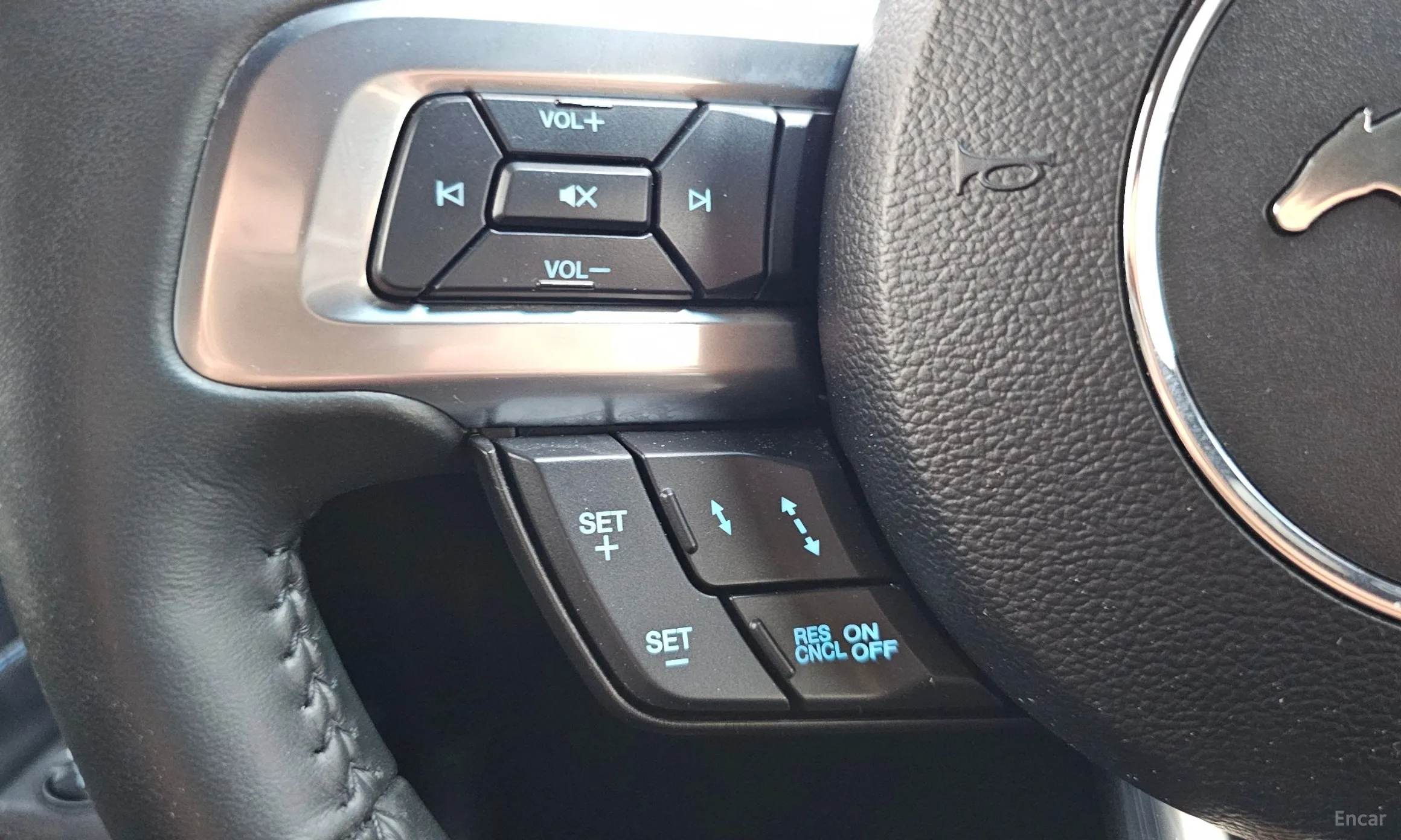 Ford Mustang превью 15