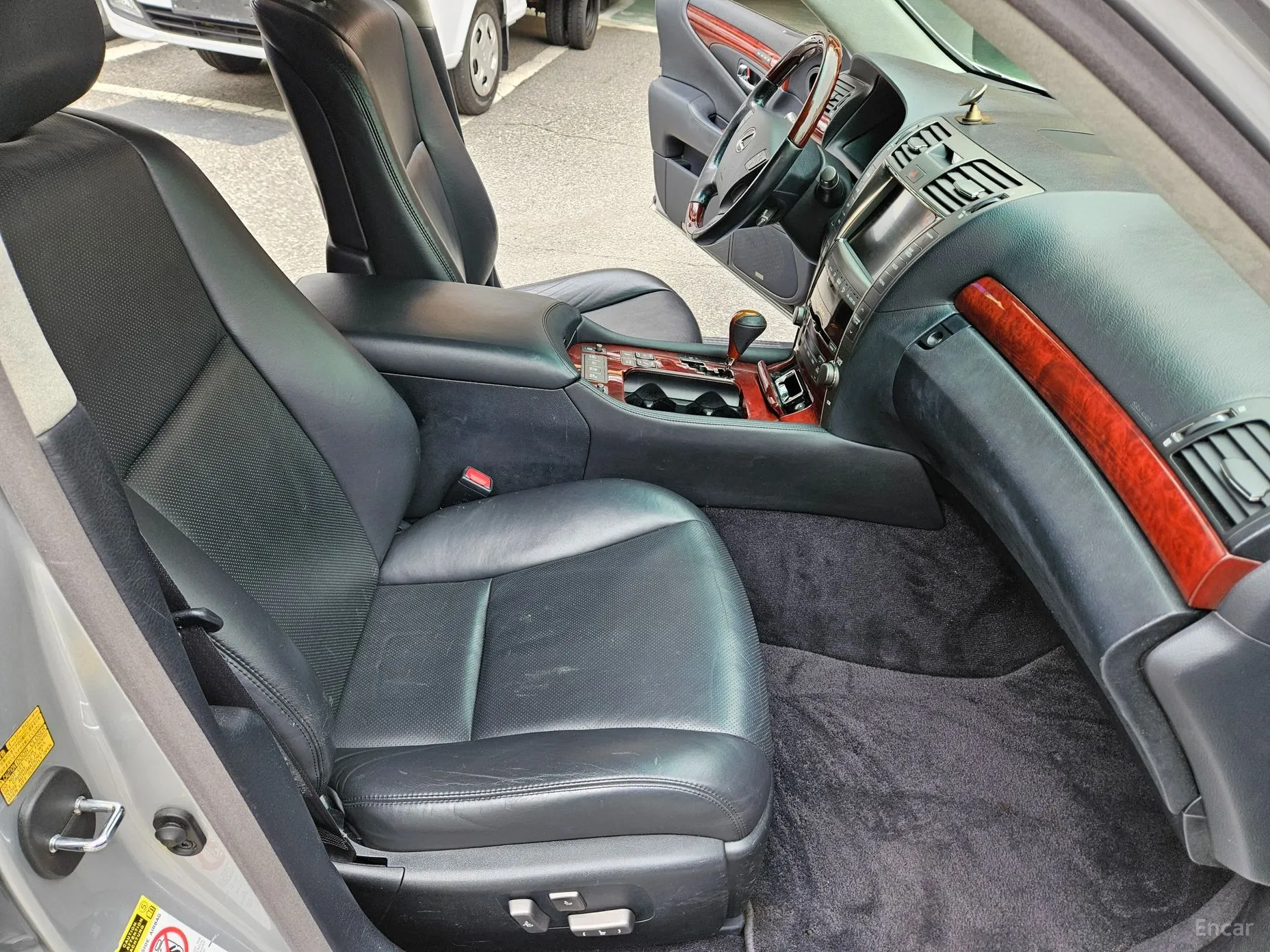 Lexus LS460 превью 12