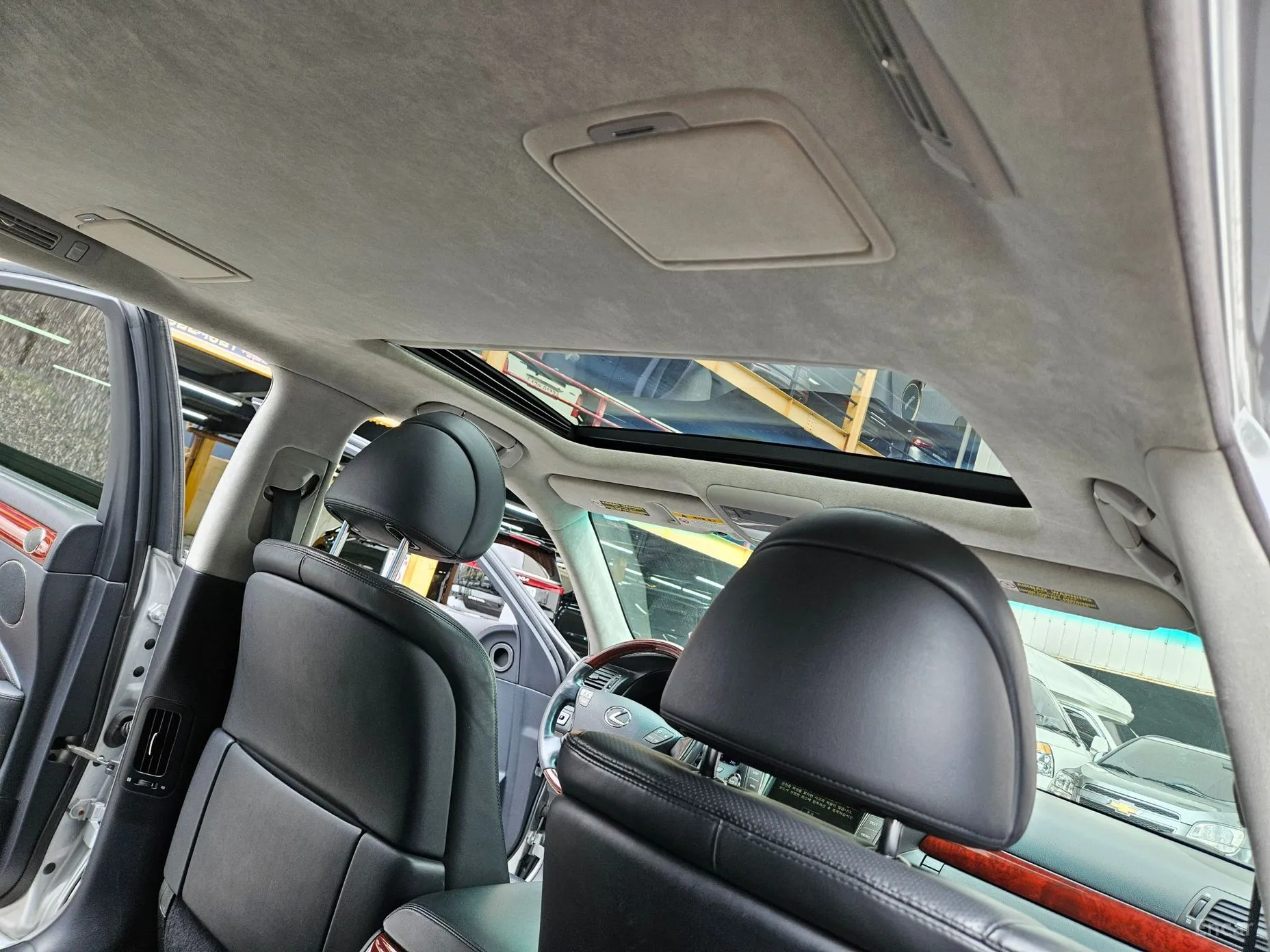 Lexus LS460 превью 14