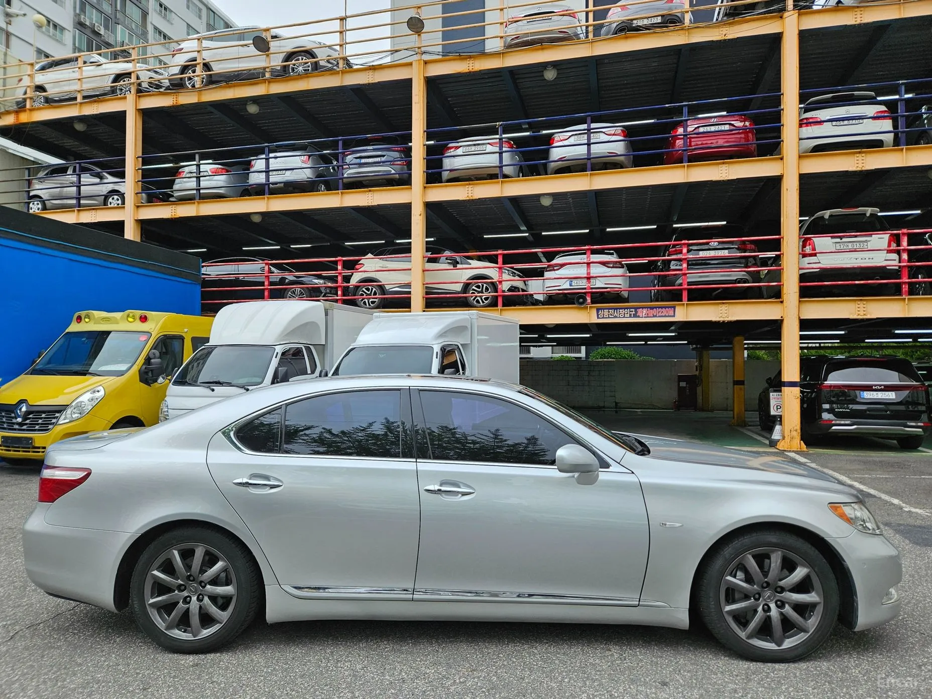 Lexus LS460 превью 7
