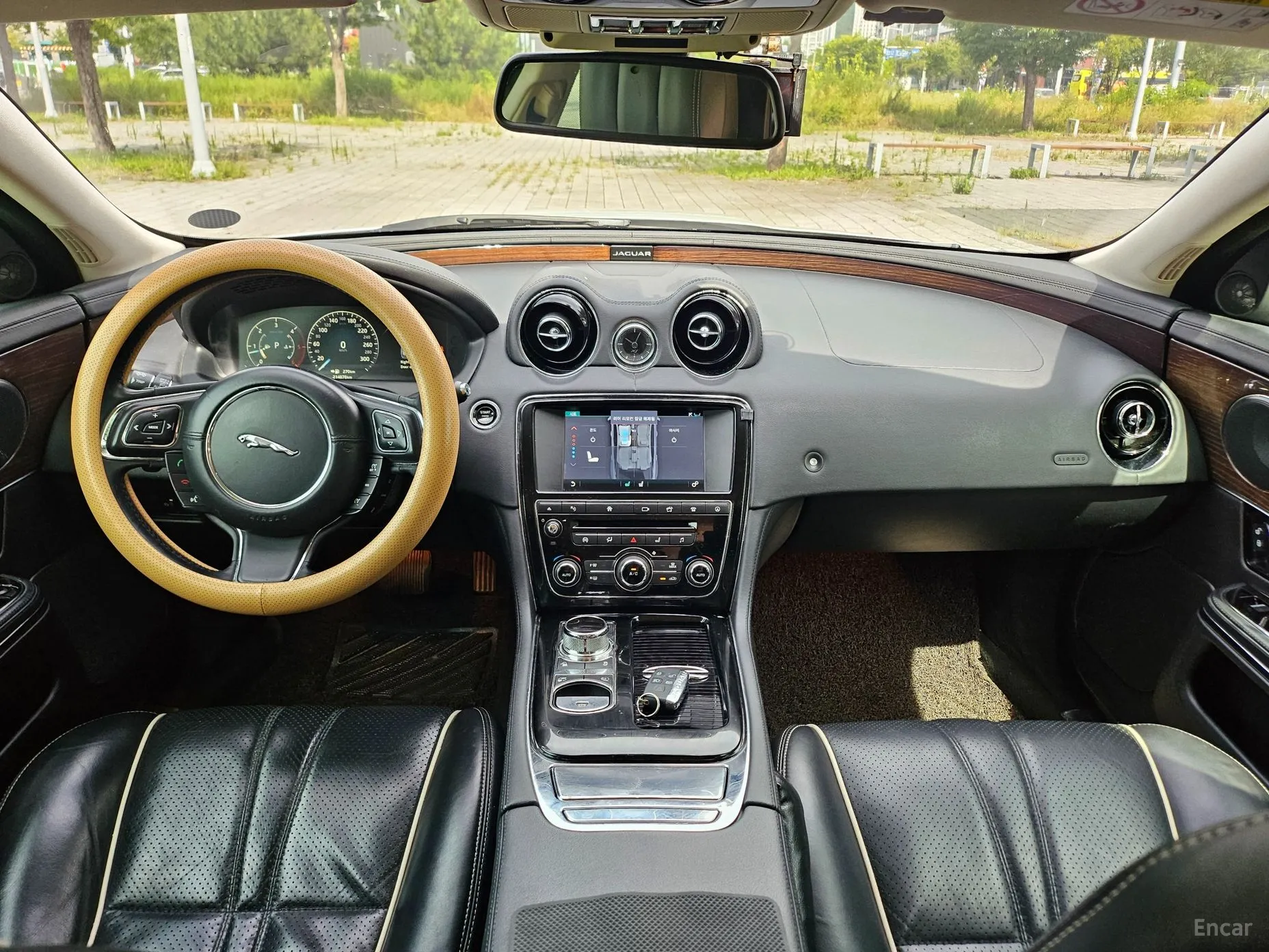 Jaguar All New XJ превью 16