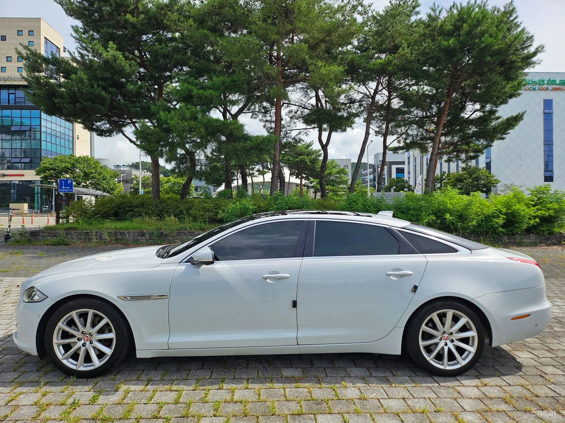 Jaguar All New XJ превью 5