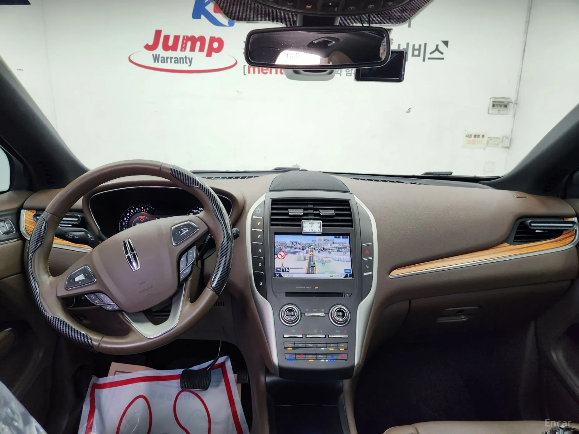 Lincoln MKC превью 10