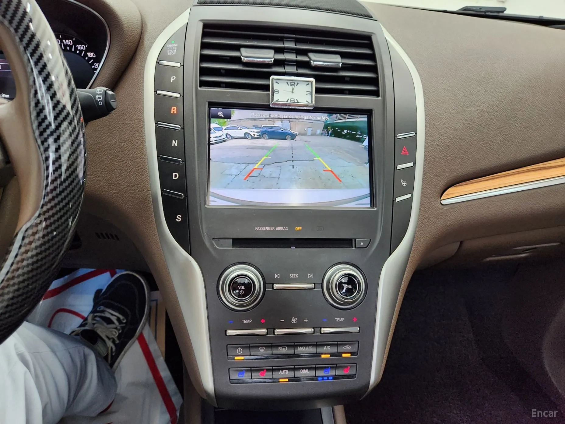 Lincoln MKC превью 12